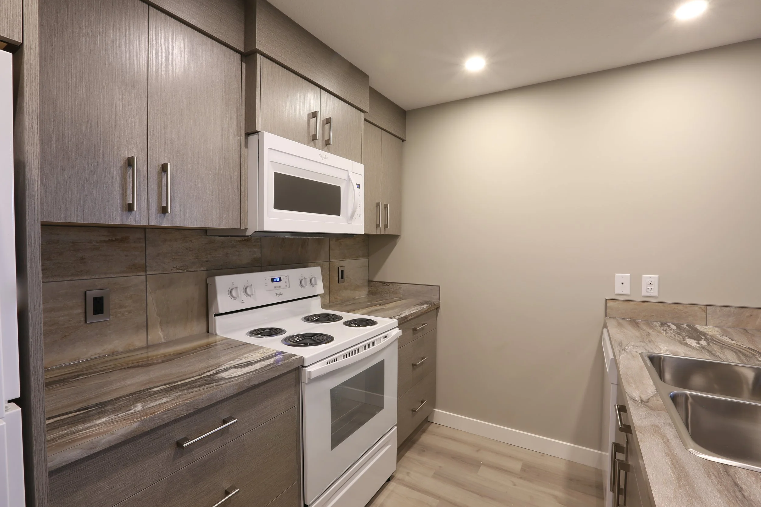 2Kitchen.JPG