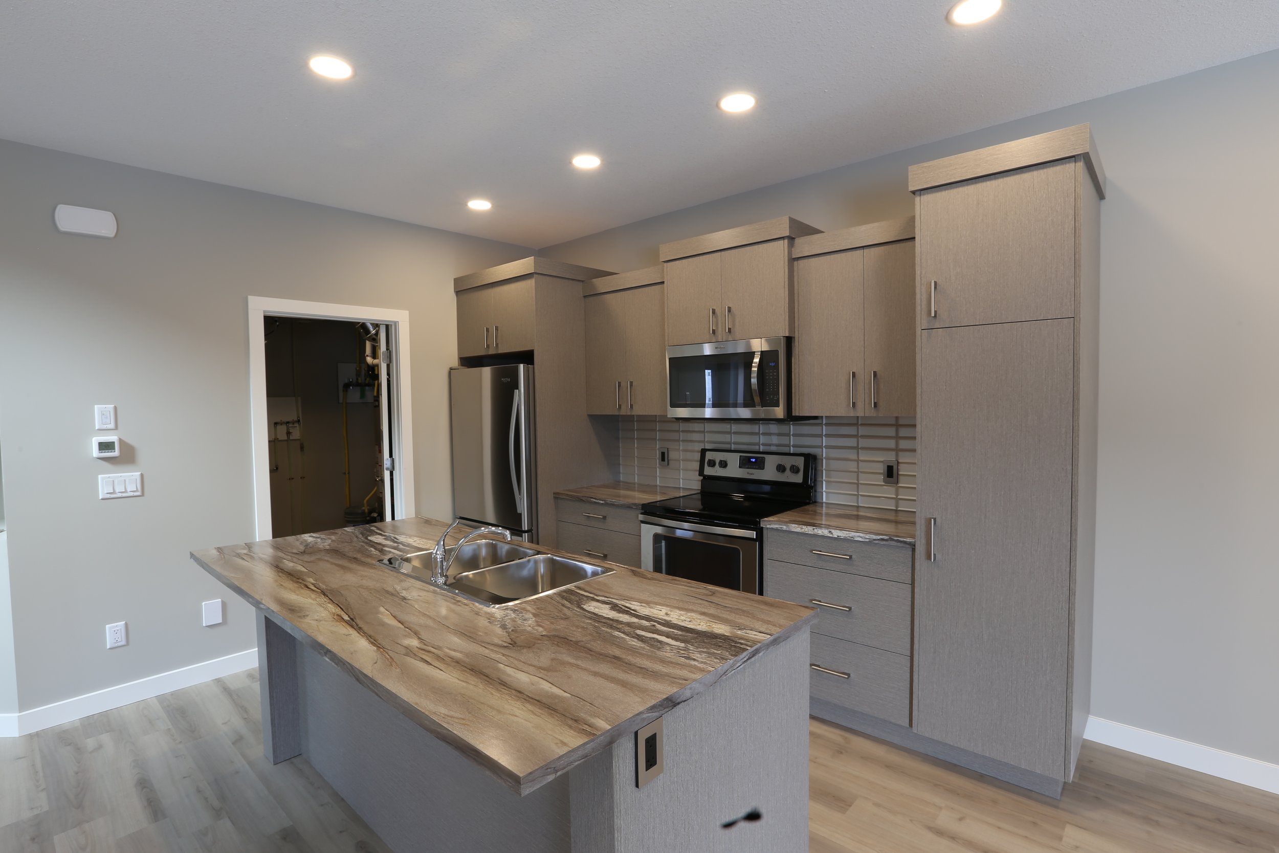 5Kitchen.JPG