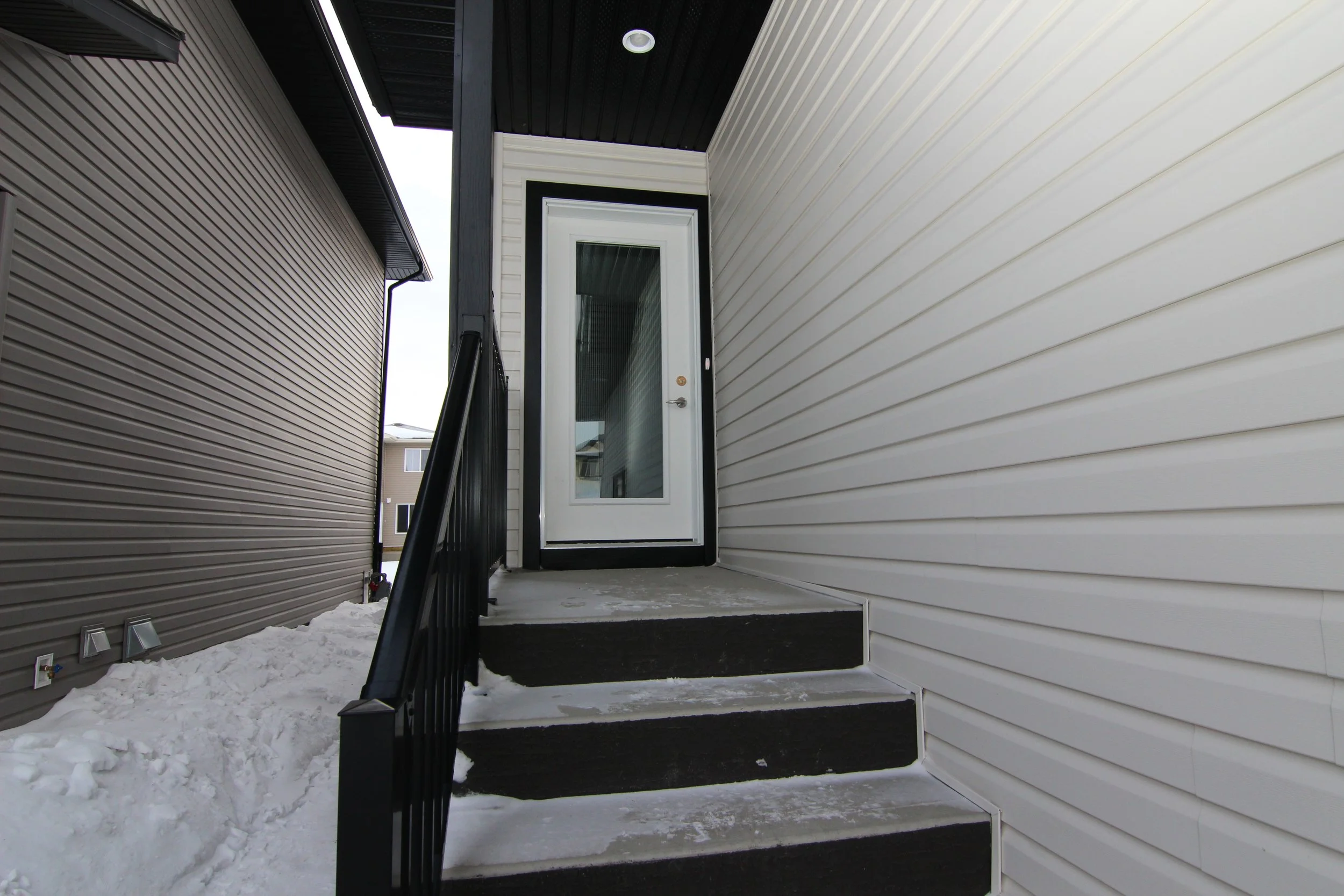 4506 A Padwick Crescent (2).JPG