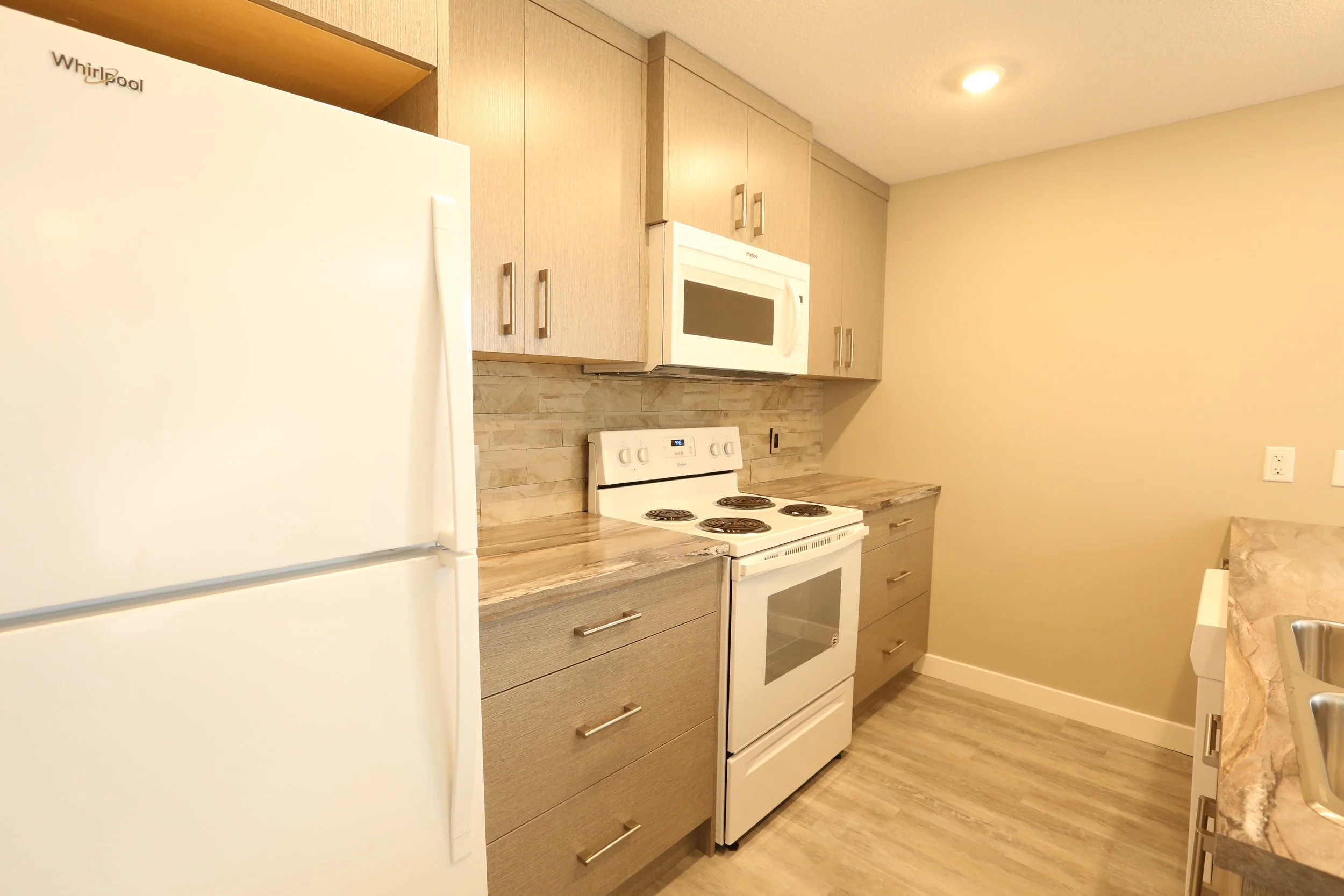 3 Kitchen (2).JPG