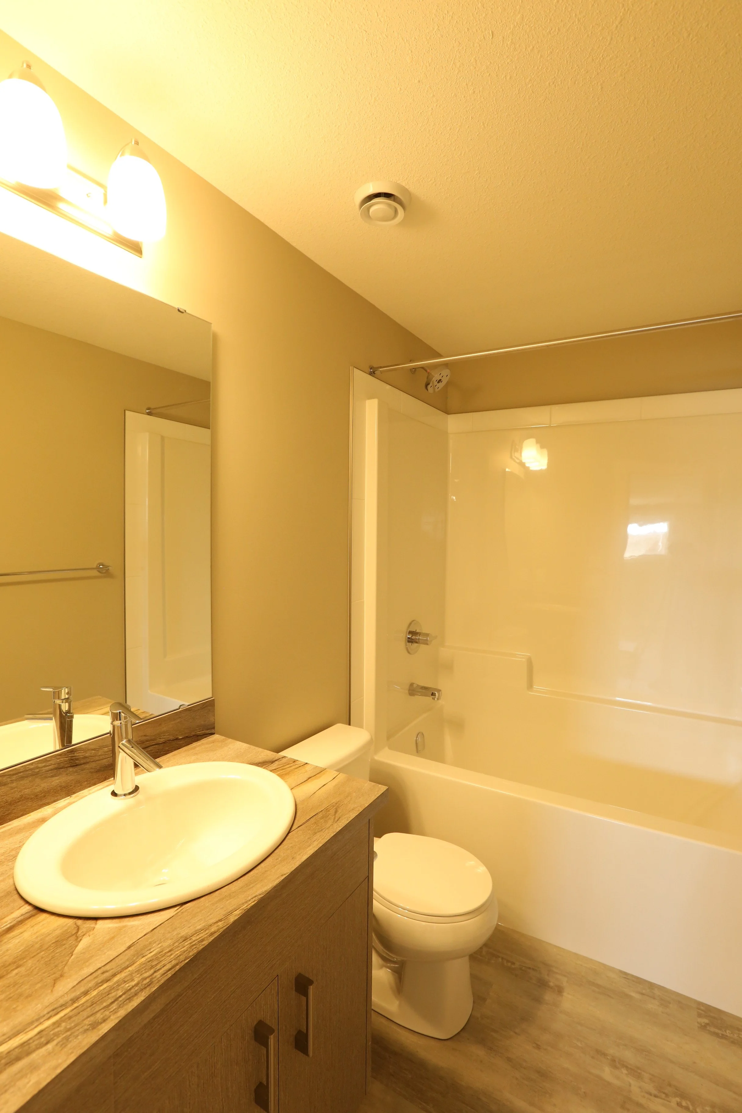 10 Bathroom.JPG