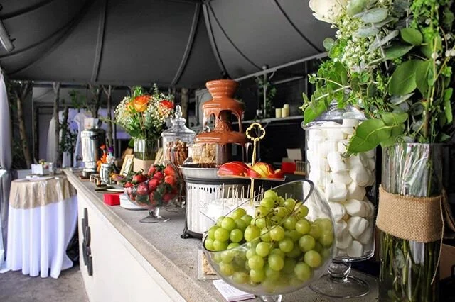 Our CBD chocolate fountain is a great addition to any of our budbars. A sweet treat to help you relax during your big day. A huge hit with all of the guests!
.
.
. 
#elevatedweddings #cannabisweddings #weddings #events #budbar #elevatedengagements #bride #groom #parties #eventplanning #cannabisevents #cannabiscommunity #cannabis #luxuryweddings #eliminate #educate #elevate #weedwedding #weed #cannabis #cannabiscommunity #infused #chocolatefountain