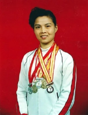 Aiping with medals.jpg