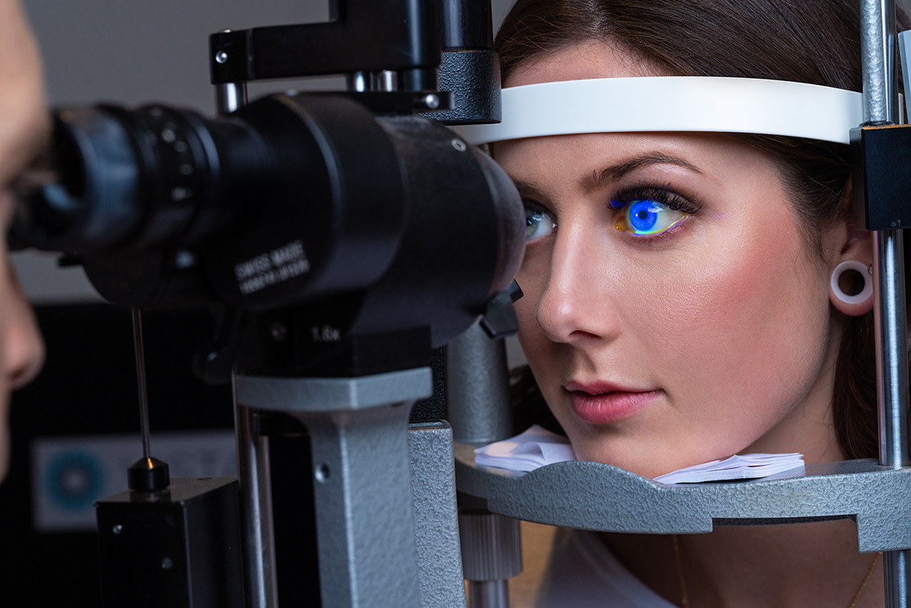 Emergency eye exam slit lamp