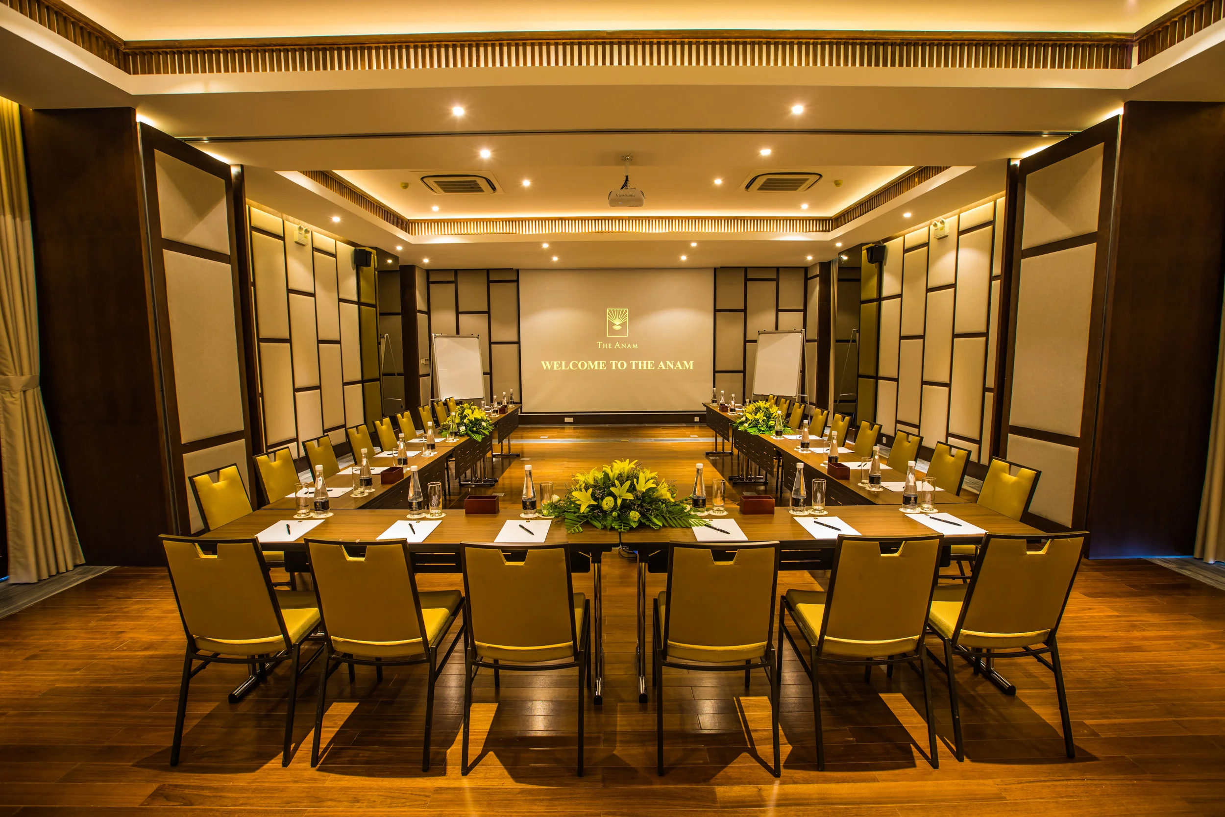 01 Meeting Room.jpg
