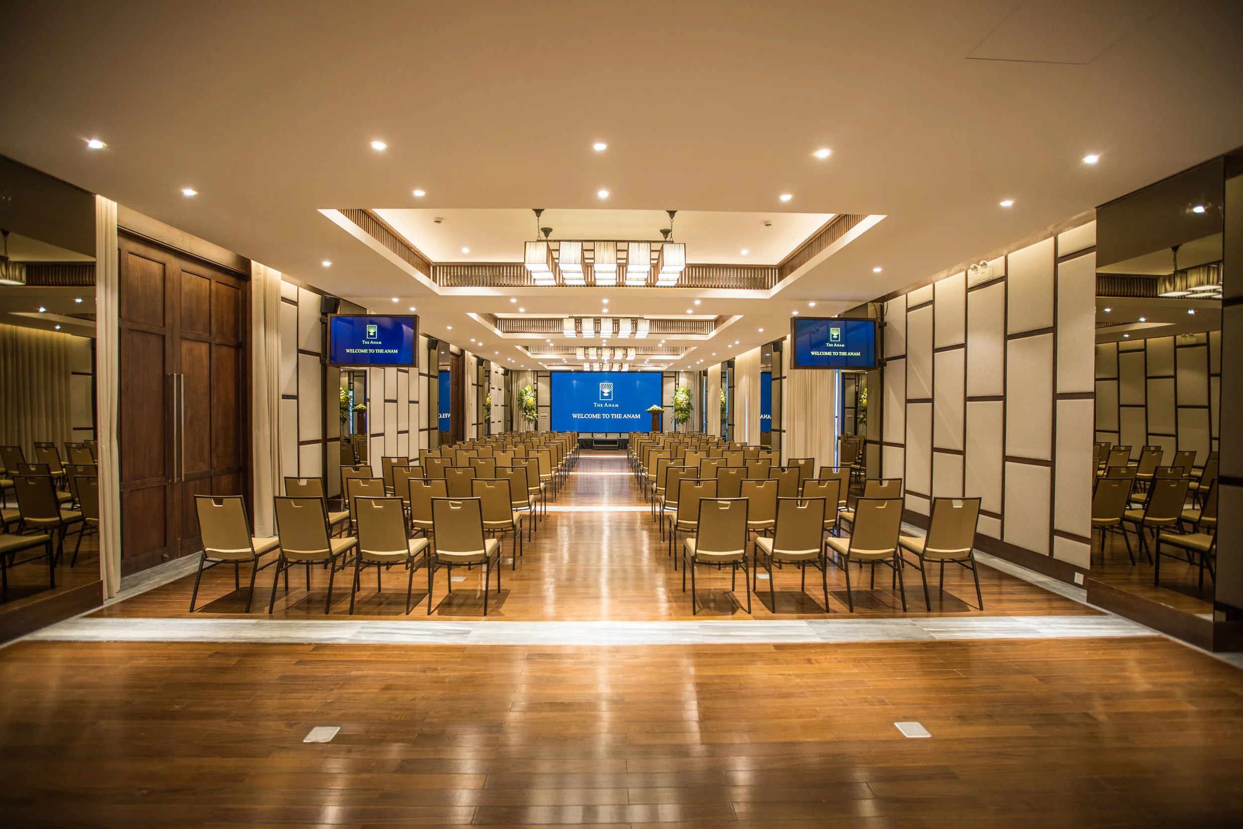 02 Ballroom.jpg