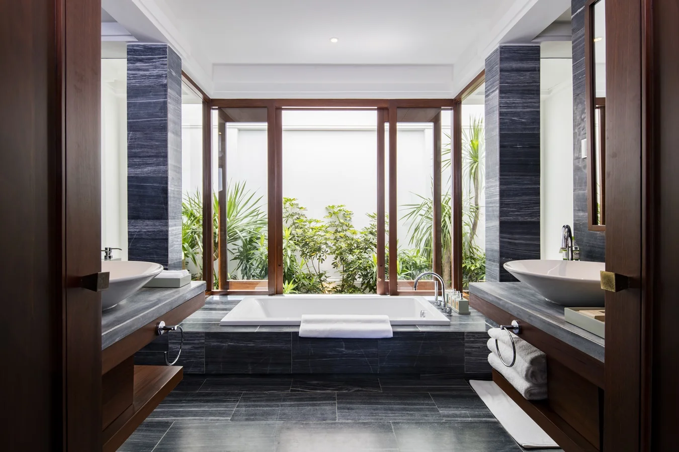 The Anam Garden View Villa_Bathroom.jpg