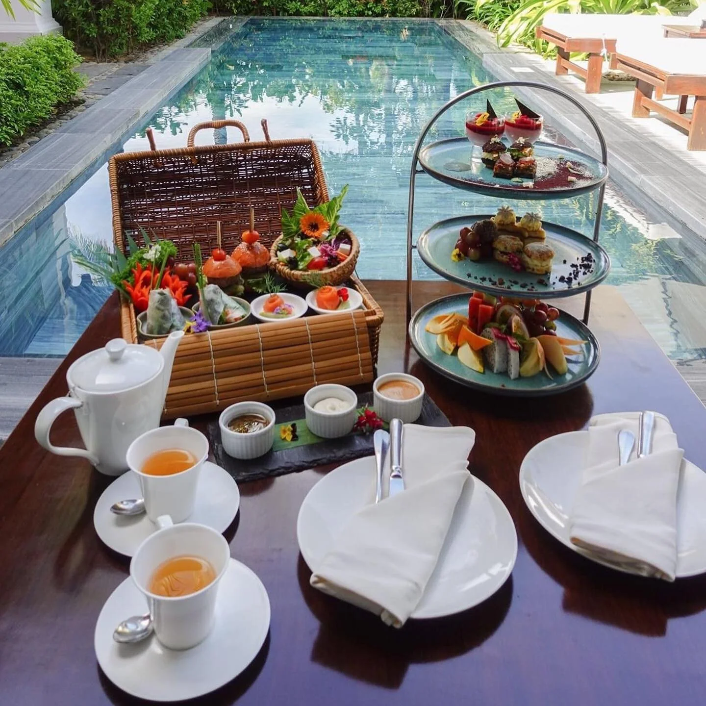 Amidst the lush garden of The Anam, savor finger bread, homemade scones and cakes, and seasonal tropical fruits while sipping premium teas. What's else for a chillaxing afternoon?
Afternoon tea is served from 14:00 to 17:00 daily, at Indochine restau
