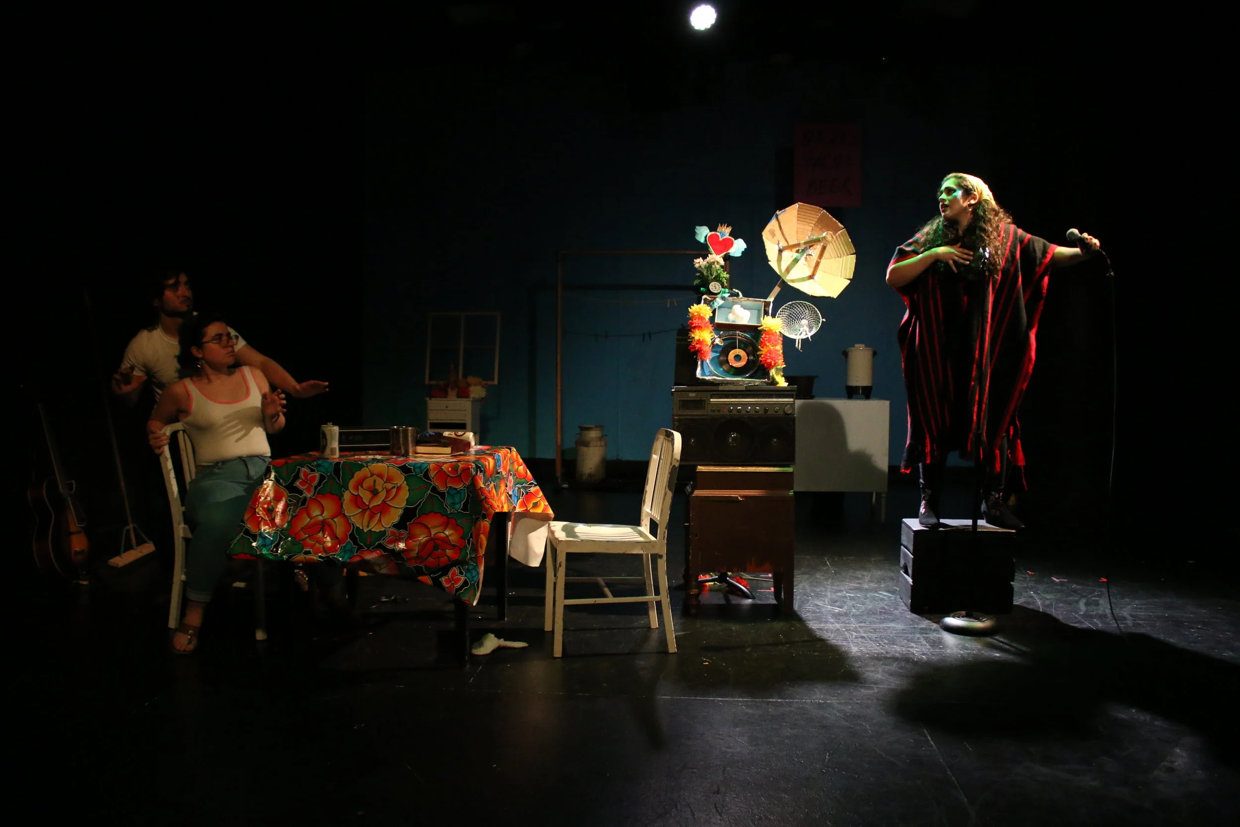 Sophia Aranda (The Visitor from Outer Space), Victoria Basadre and Cameron Torres