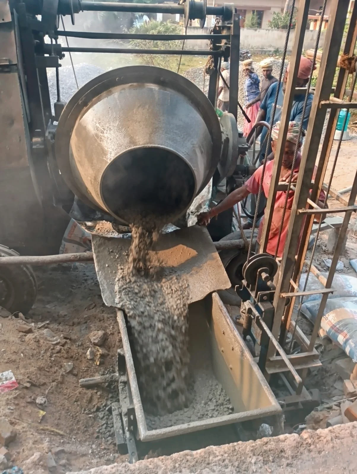 Concrete mixer.