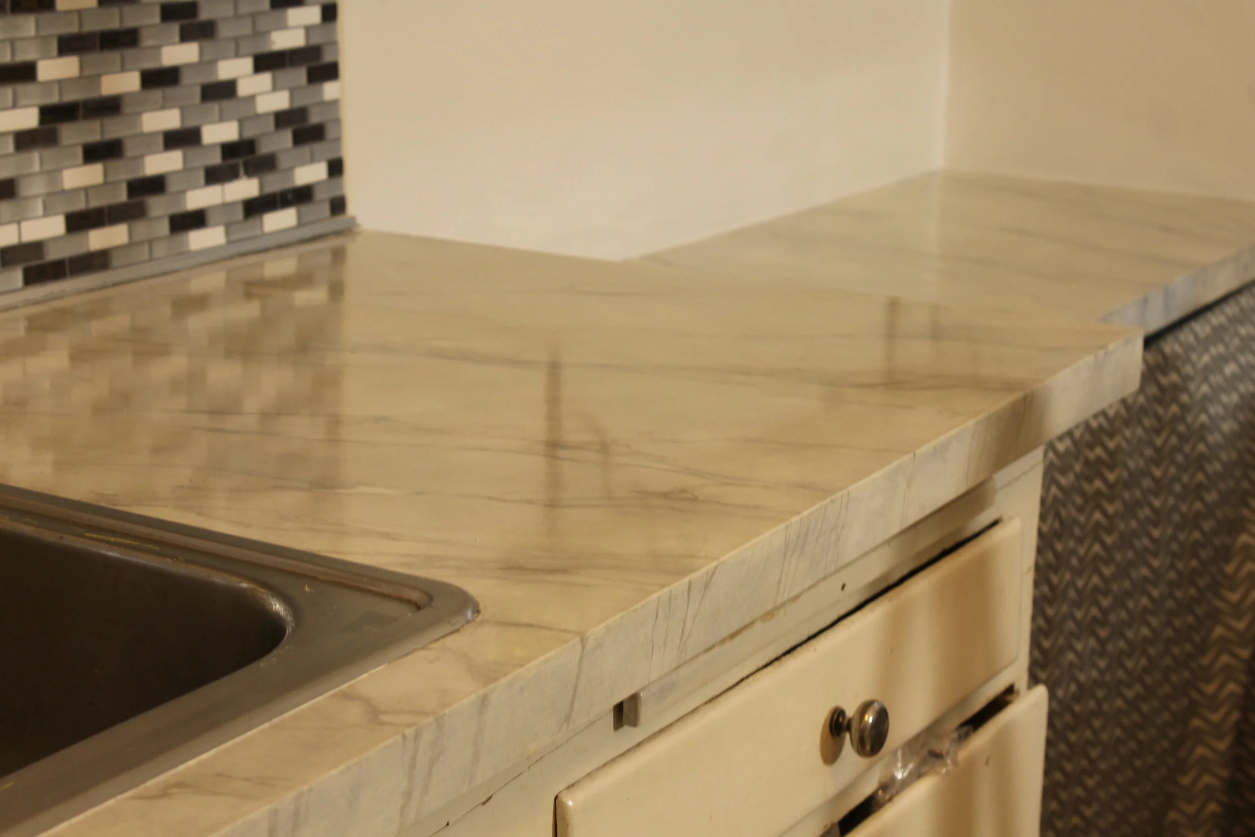  Countertop after marbleizing 