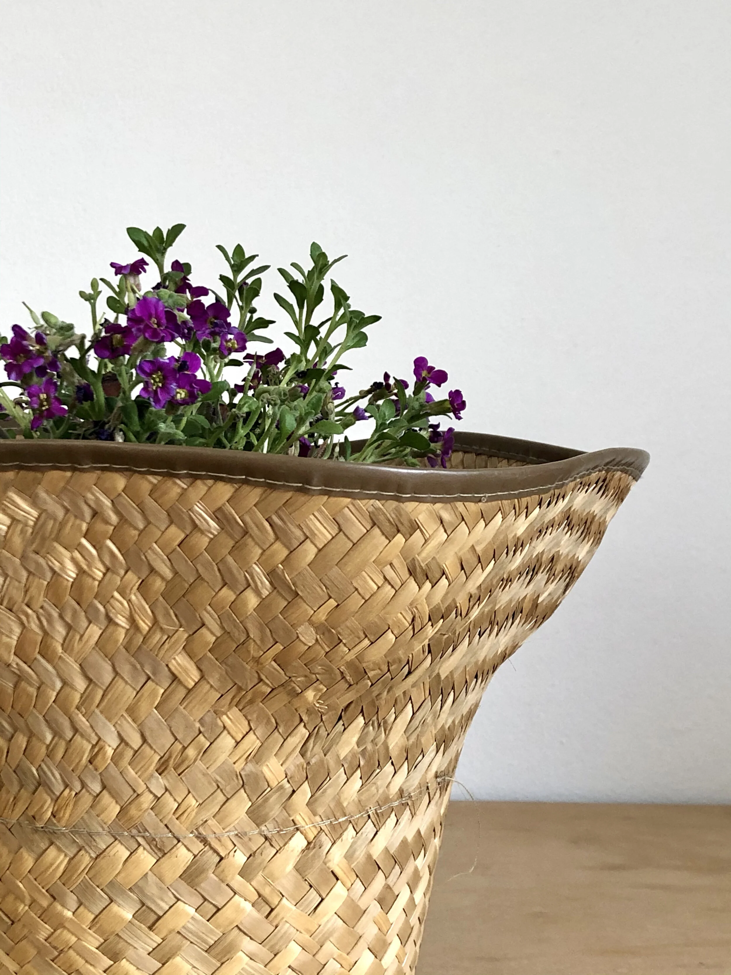 Straw Flower Pot