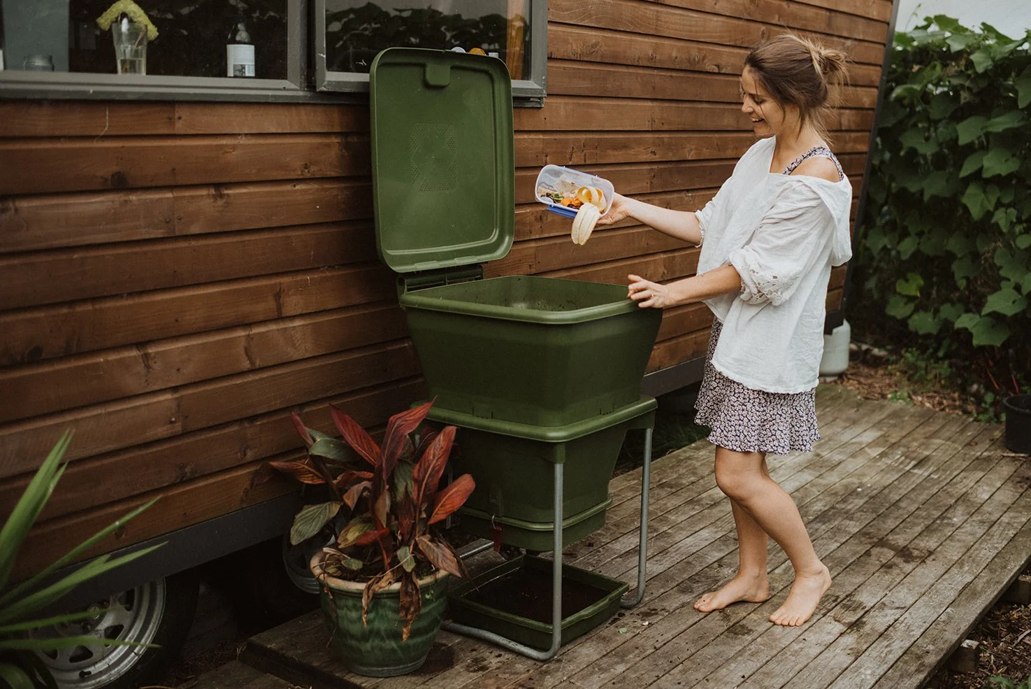 worm farm food scraps.jpg