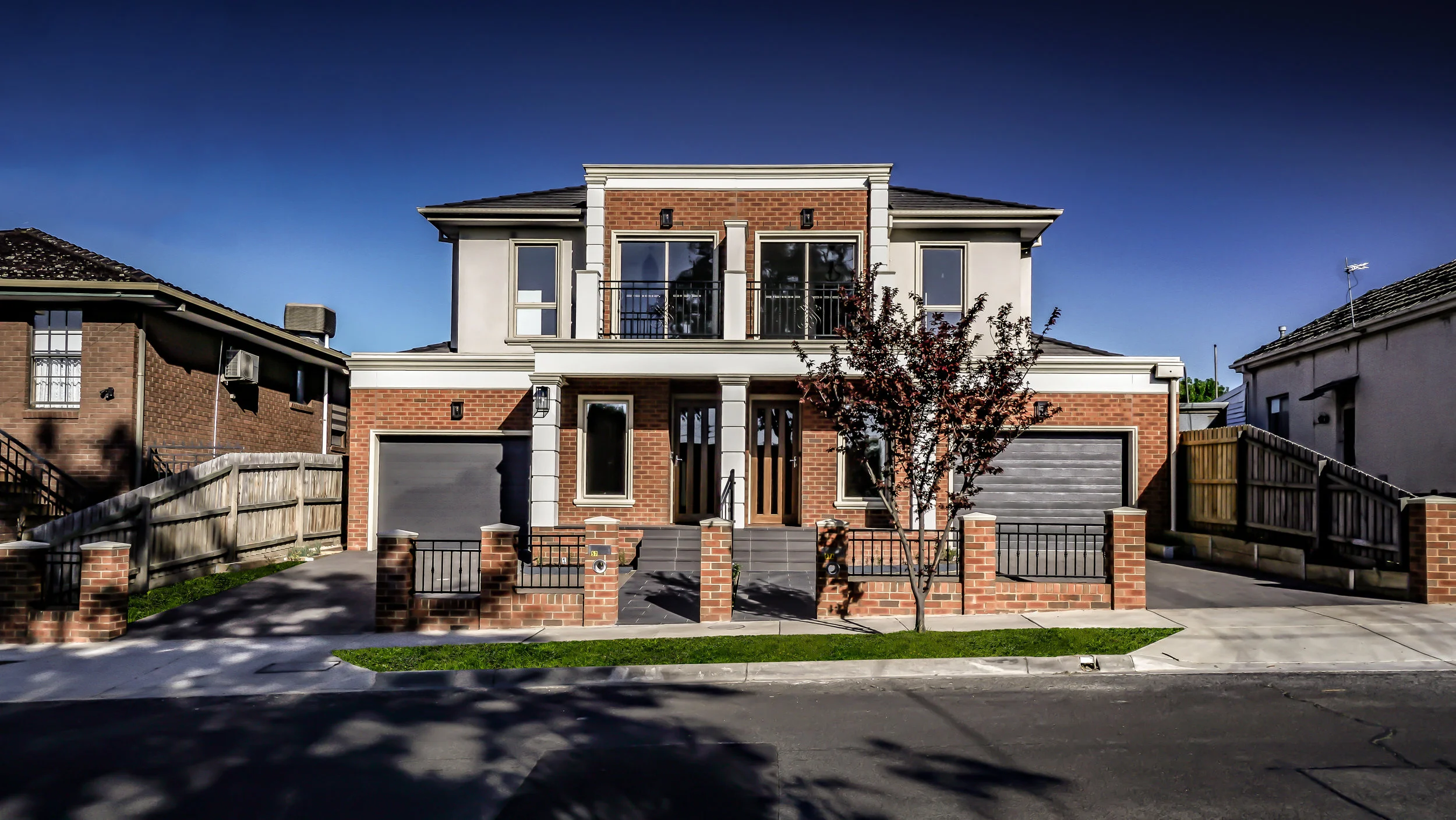 FRONT OF HOUSE.jpg