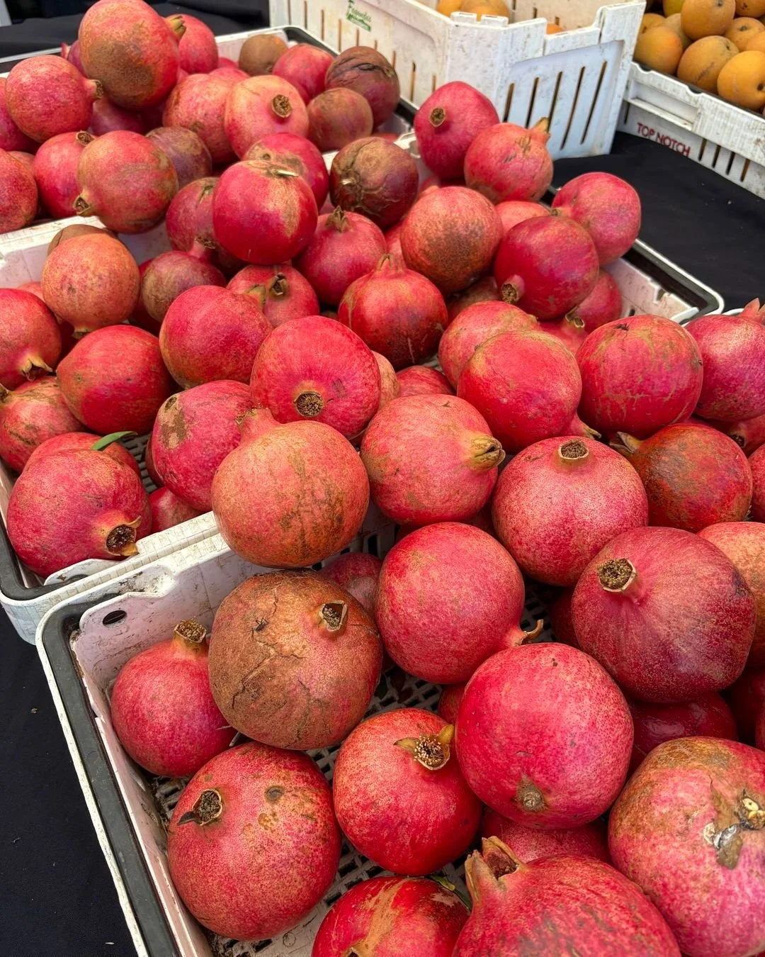 (Pome)Granate minds think alike! 💭 

If your Sunday plans involve local produce, tasty eats, and community love on University Ave, you&rsquo;re one of us🫶 🩷 

#hillcrestfarmersmarket