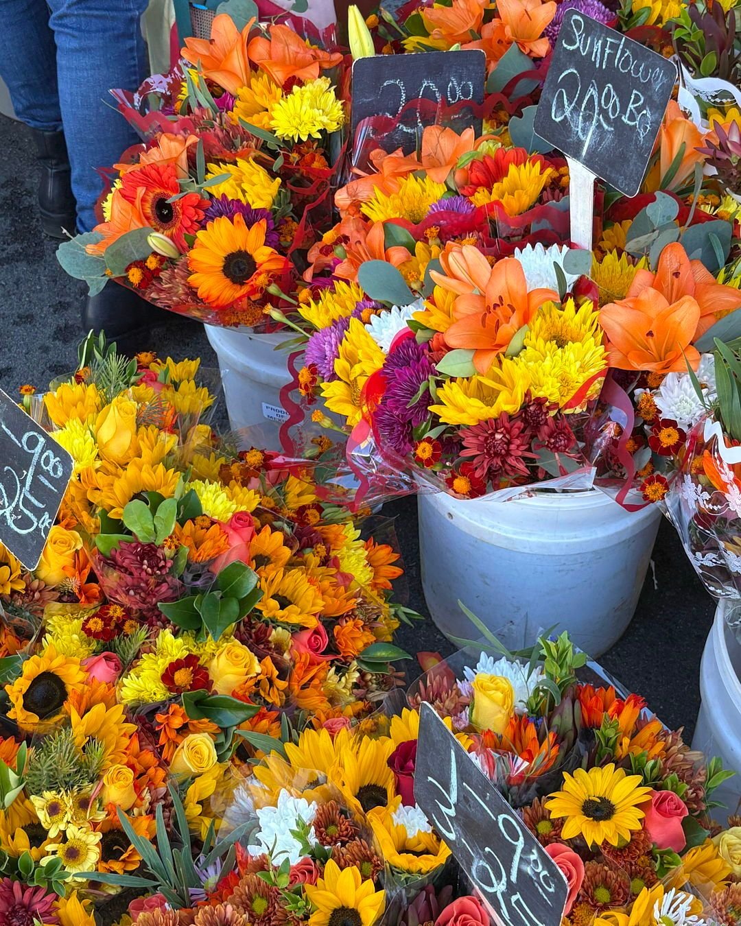 What a Sunday! Yesterday was market perfection from start to finish 🧡 

Thanks for shopping local with us, we will see you all next Sunday from 9 am - 2 pm☀️ 💐 

#hillcrestfarmersmarket