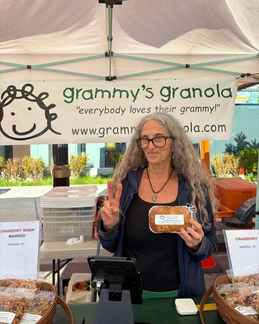One bite of Grammy&rsquo;s Granola Cranberry Orange Loaf and&hellip; wow. Pure heaven.🍊 🧡 

Granny Janet partners directly with our local farmers to source her oranges, making every slice a true market-made masterpiece. We LOVE seeing our vendors s