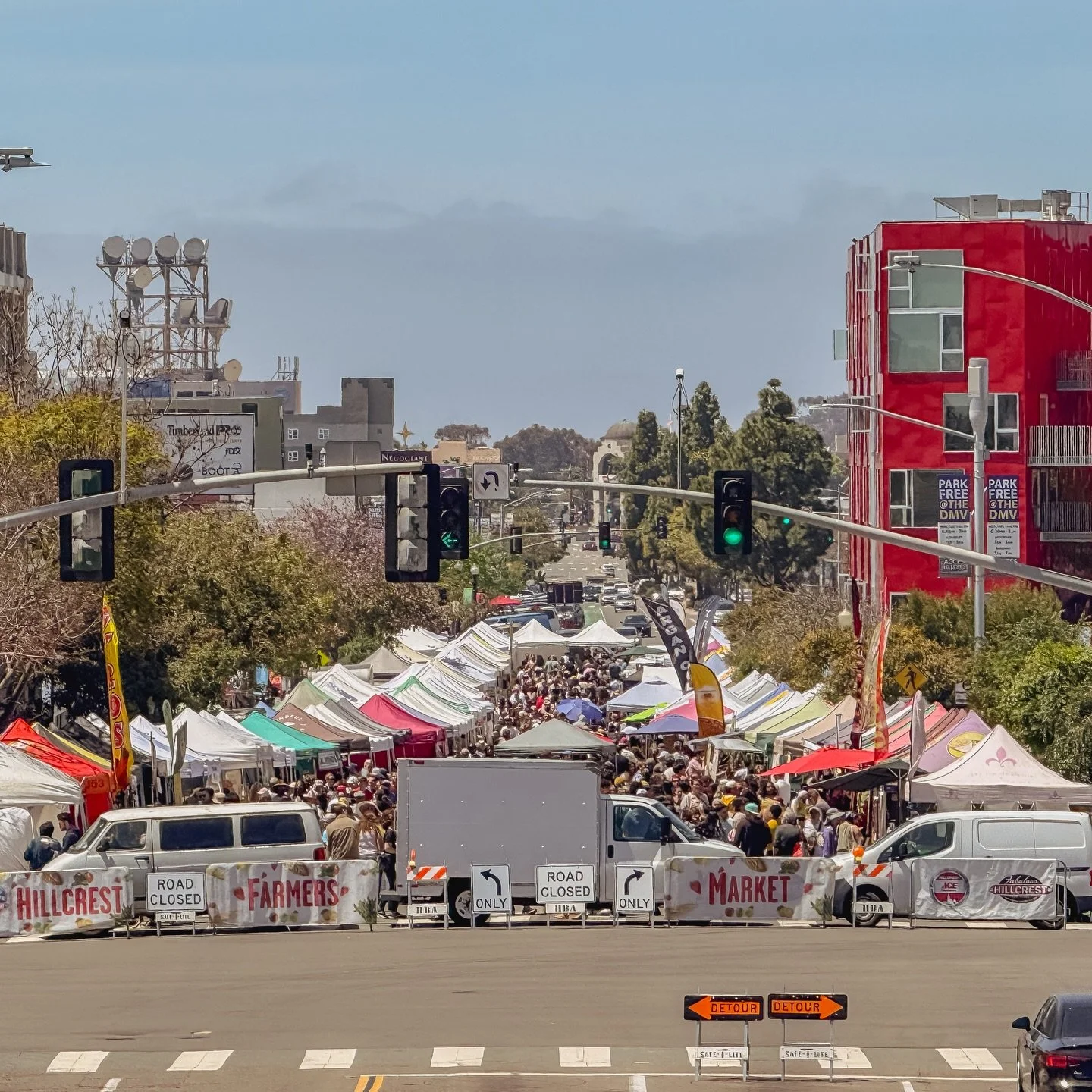 Our favorite view 🫶 

Join us until 2 PM today on University Ave &amp; don&rsquo;t forget to get your final stamps in on your stampcards for the HFM Quarterly Raffle!

Winner drawn after the market! ✨✨

#sundayvibes #hillcrestfarmersmarket #sandiego