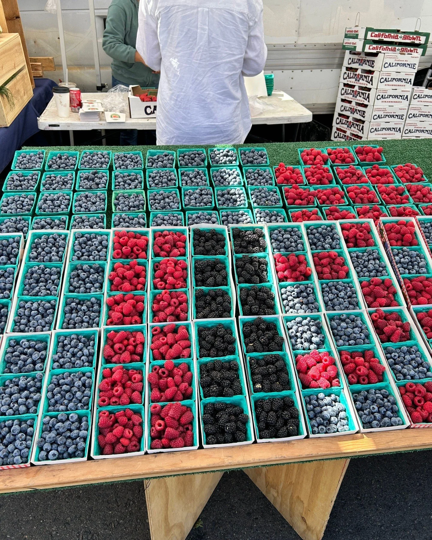 Just out here living our berry best lives 🫐😄 

Your berry haul is waiting for you this Sunday at the market! 

#HillcrestFarmersMarket