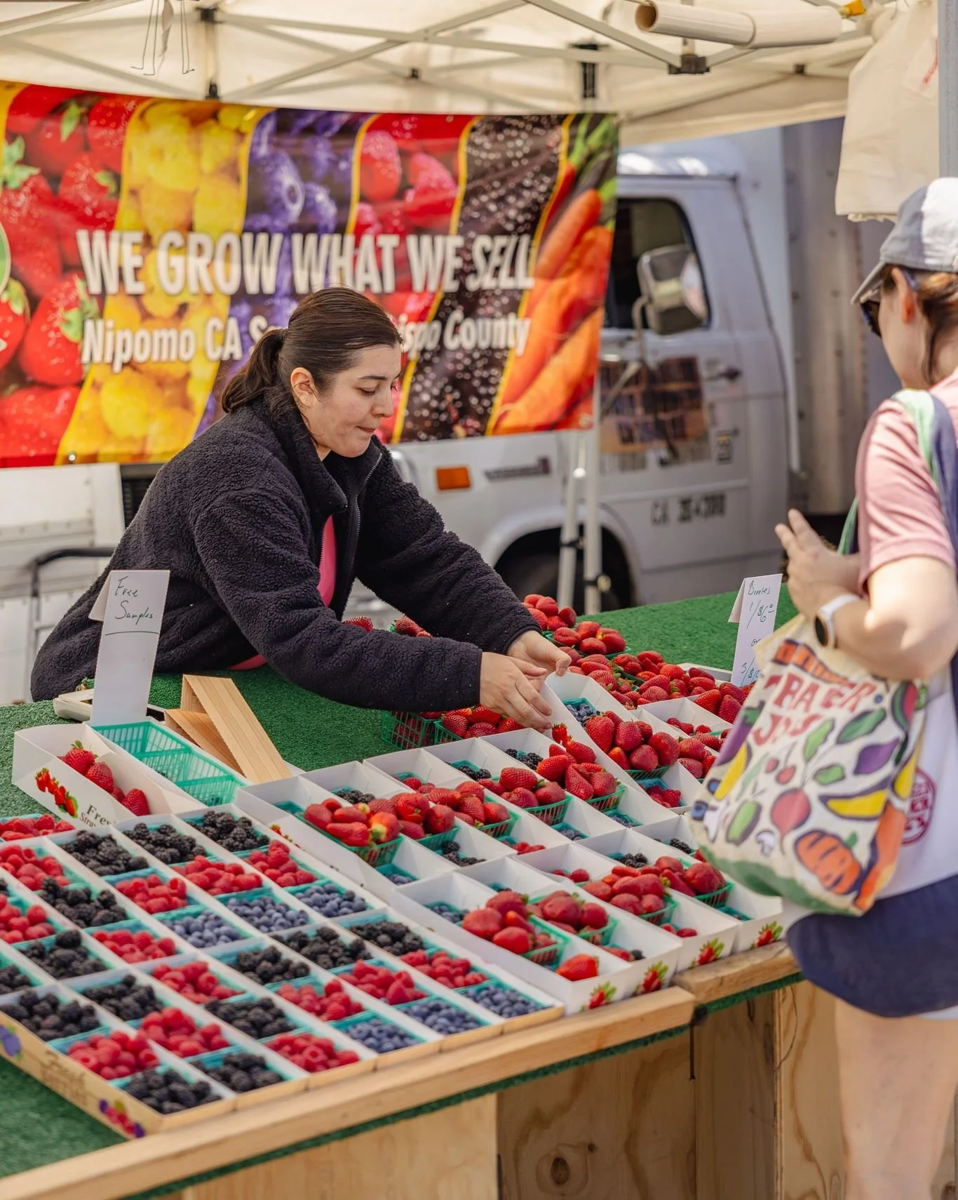 Just a few more days until Sunday market magic ✨

Fresh produce, international cuisine, pre-packaged goodies, live music, and your favorite Hillcrest energy all in one place 🌈 

#HillcrestFarmersMarket #SanDiegoMarkets #FabulousHillcrest