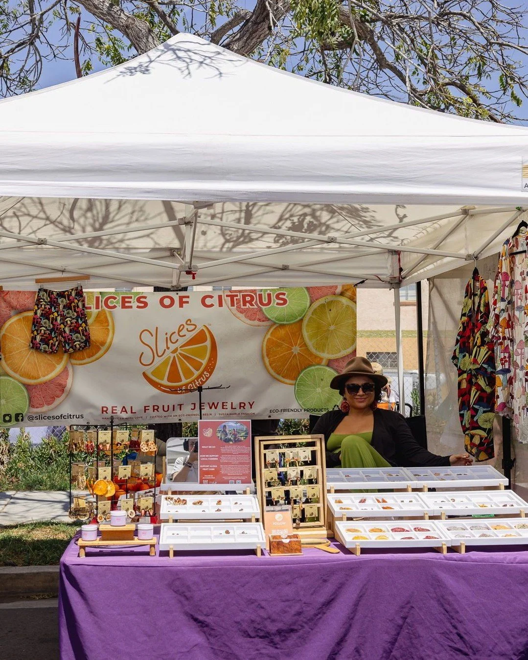 Farmers market fruit, but make it fashion 🍊✨ 

@slicesofcitrus turns real fruit, mushrooms, and organic produce into sustainable jewelry, apparel, and one-of-a-kind wearable art!

Using eco-friendly pine resin, Slices of Citrus upcycle's food waste 