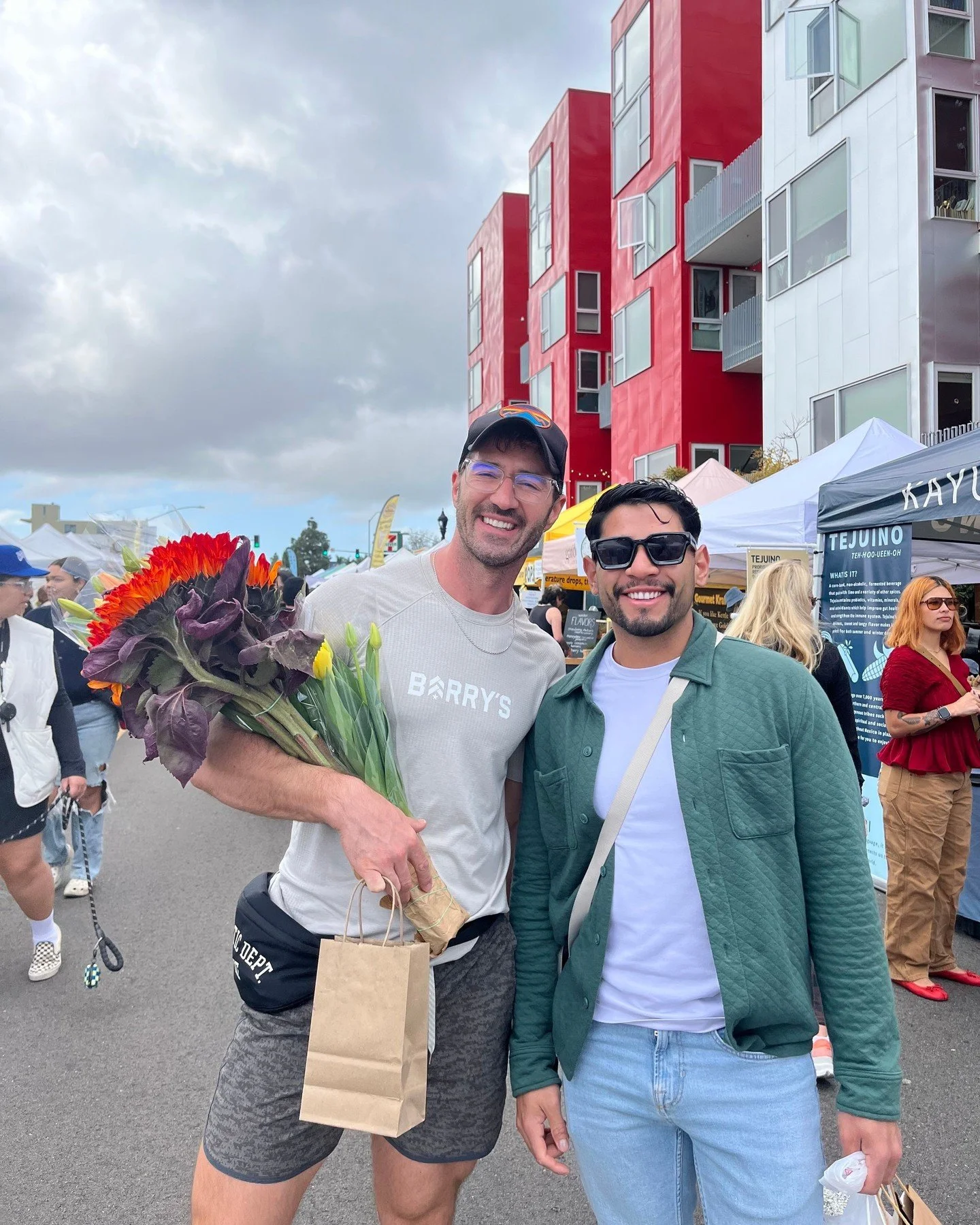 What keeps you coming back to Hillcrest Farmers Market? 👨&zwj;🌾 💛

Is it the seasonal produce? Meeting the people who grow and make your food? Supporting local businesses? Or simply spending part of your Sunday with the Hillcrest community?

Tell 