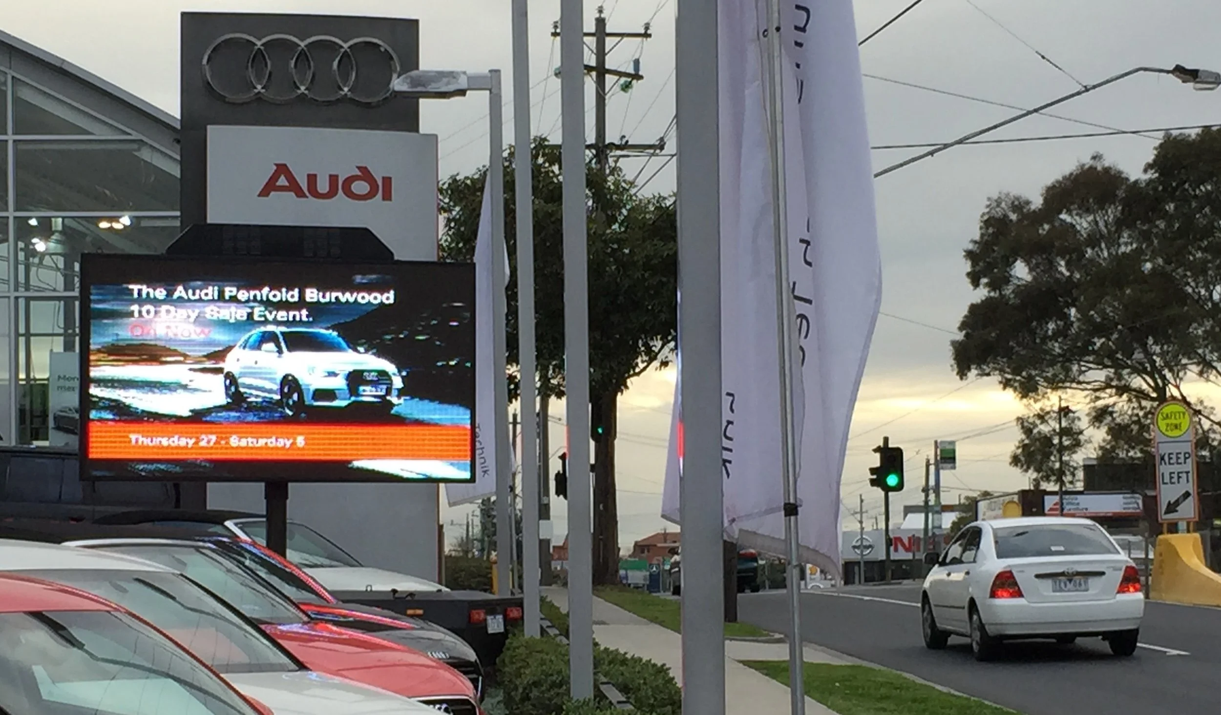 Digital LED Screens for Advertising | LED Poster Screens - Media Dash