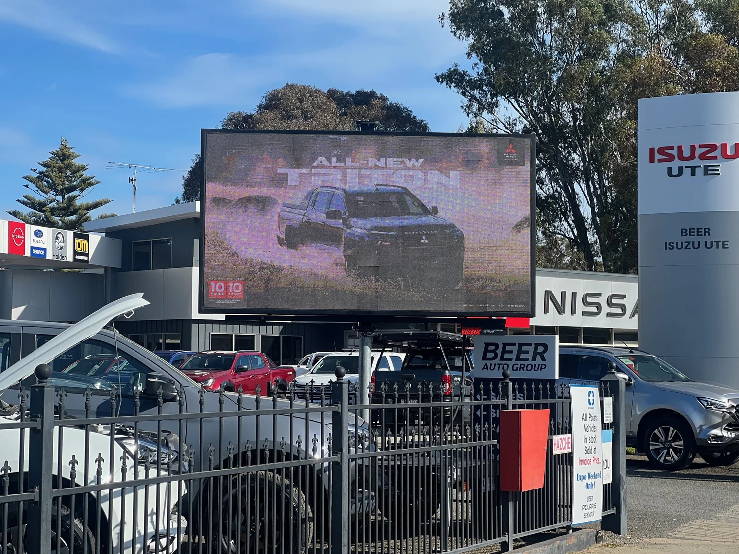 Digital LED Screens for Advertising | LED Poster Screens - Media Dash