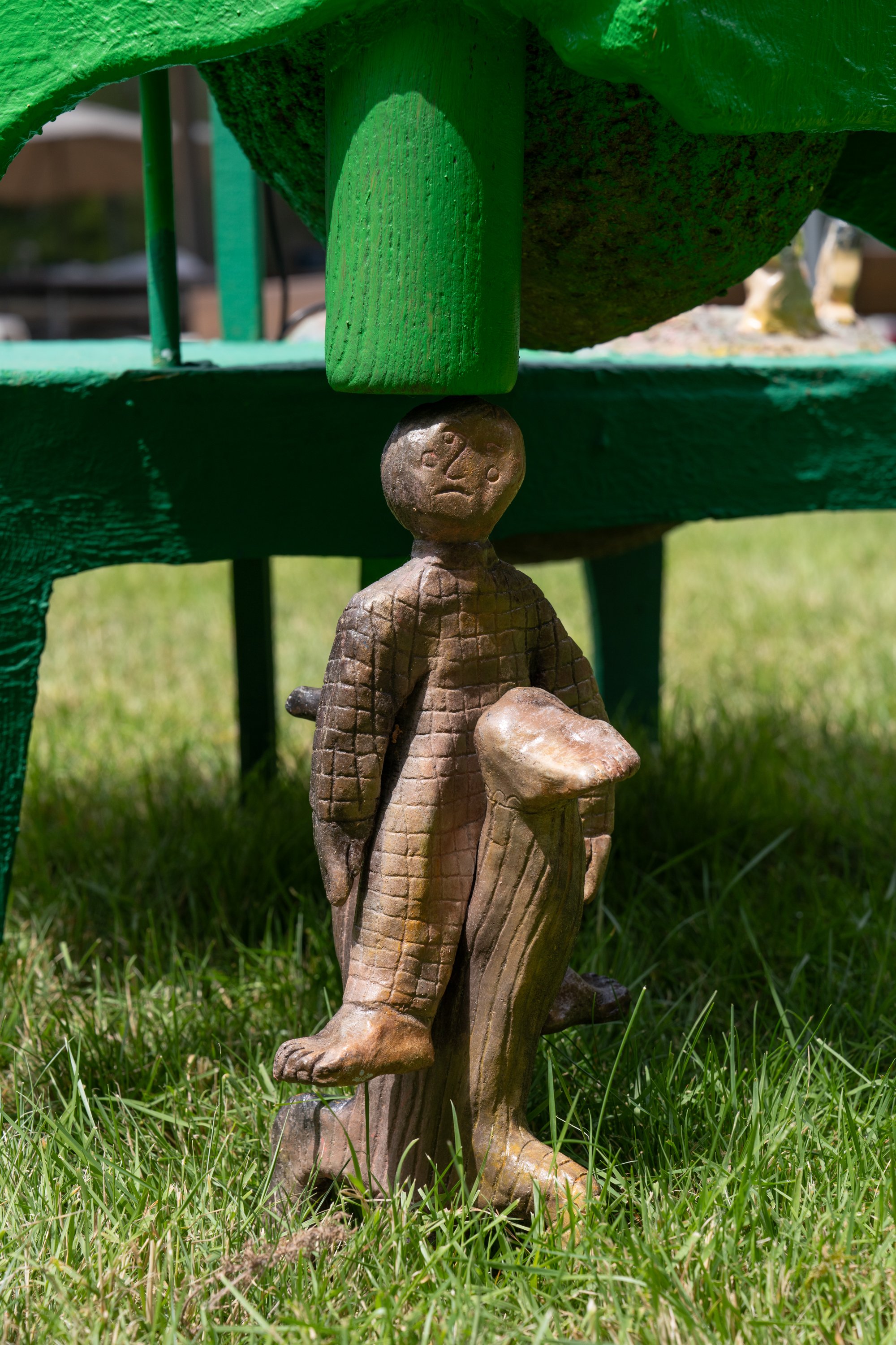 Two ceramic figures as leg of a table.