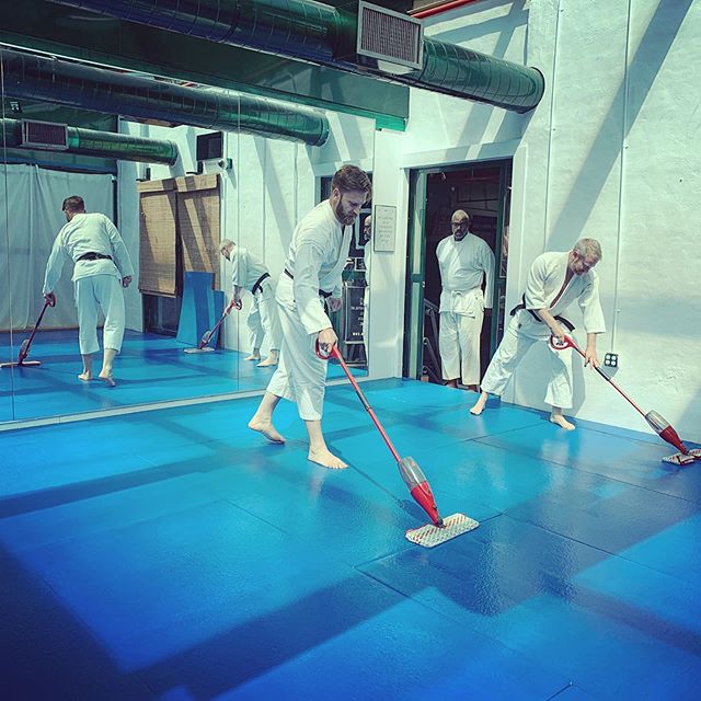 Cleaning and other mundane tasks around the dojo are as much a part of training as throwing and falling. This is misogi, or purification. 
#aikido #dojo #martialarts #bushwick #brooklyn #nyc #newyork #budo #japan #training #exercise #selfdefense