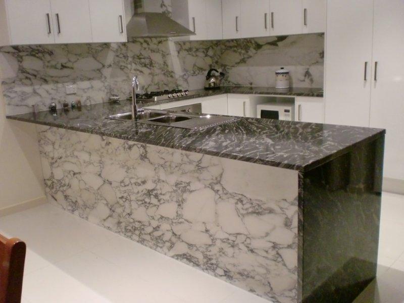 Splashback - Arabescato / Benchtop - Blackforest