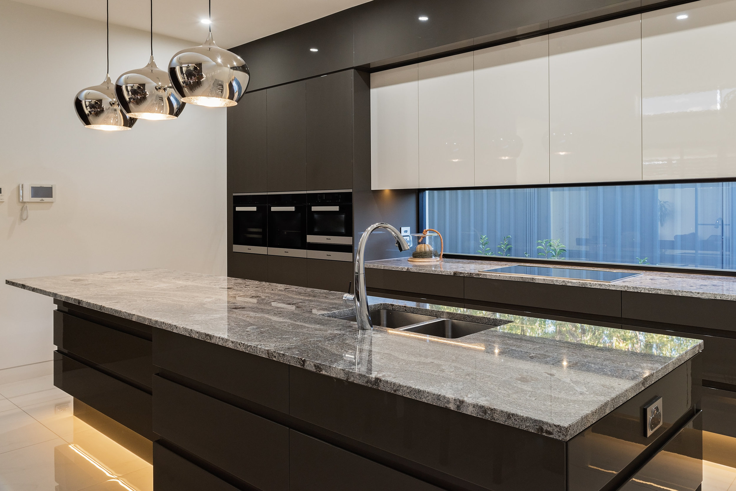 Blu Araras - Granite