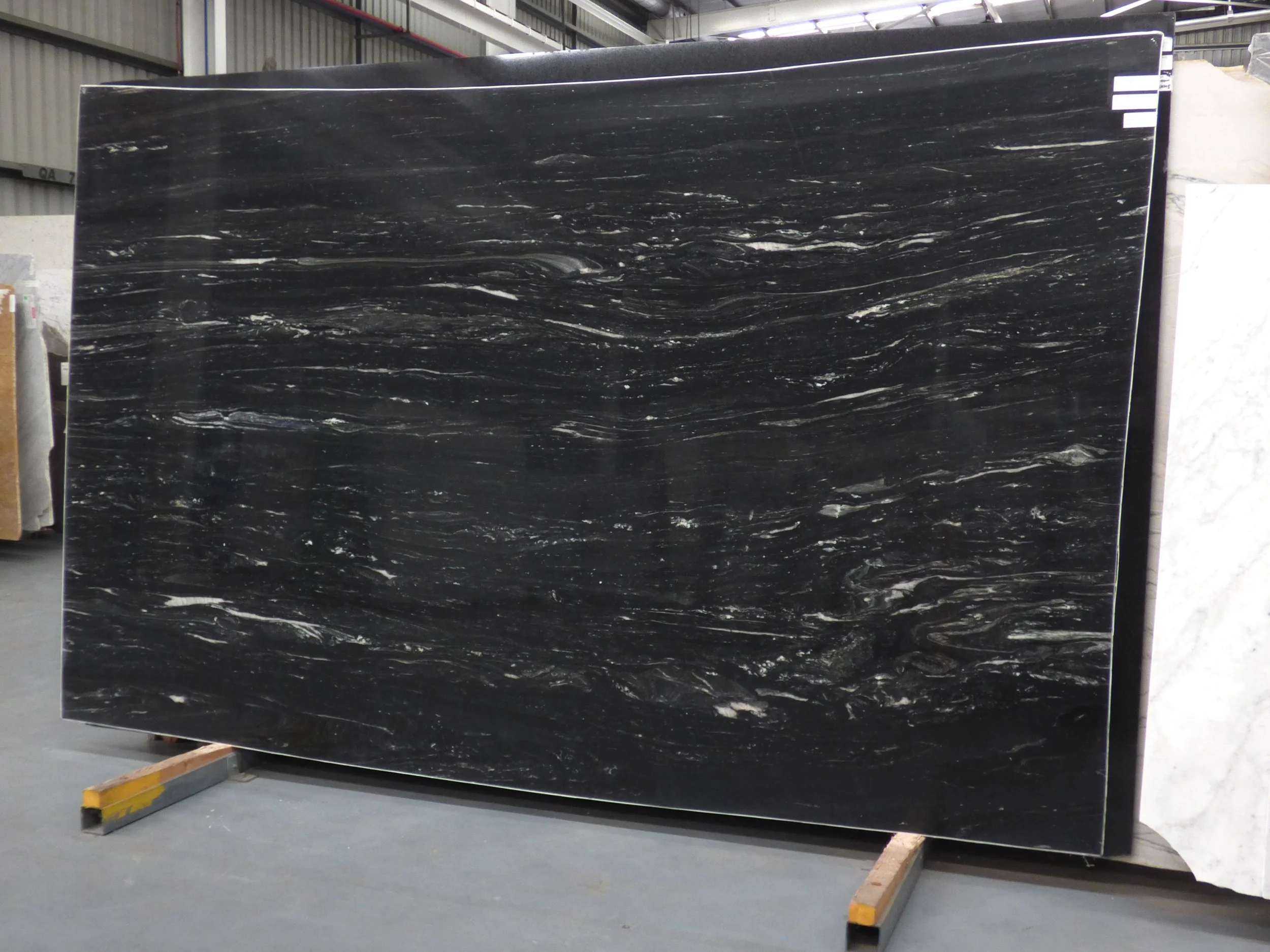 A slab of Makalu 20mm polished M-0625