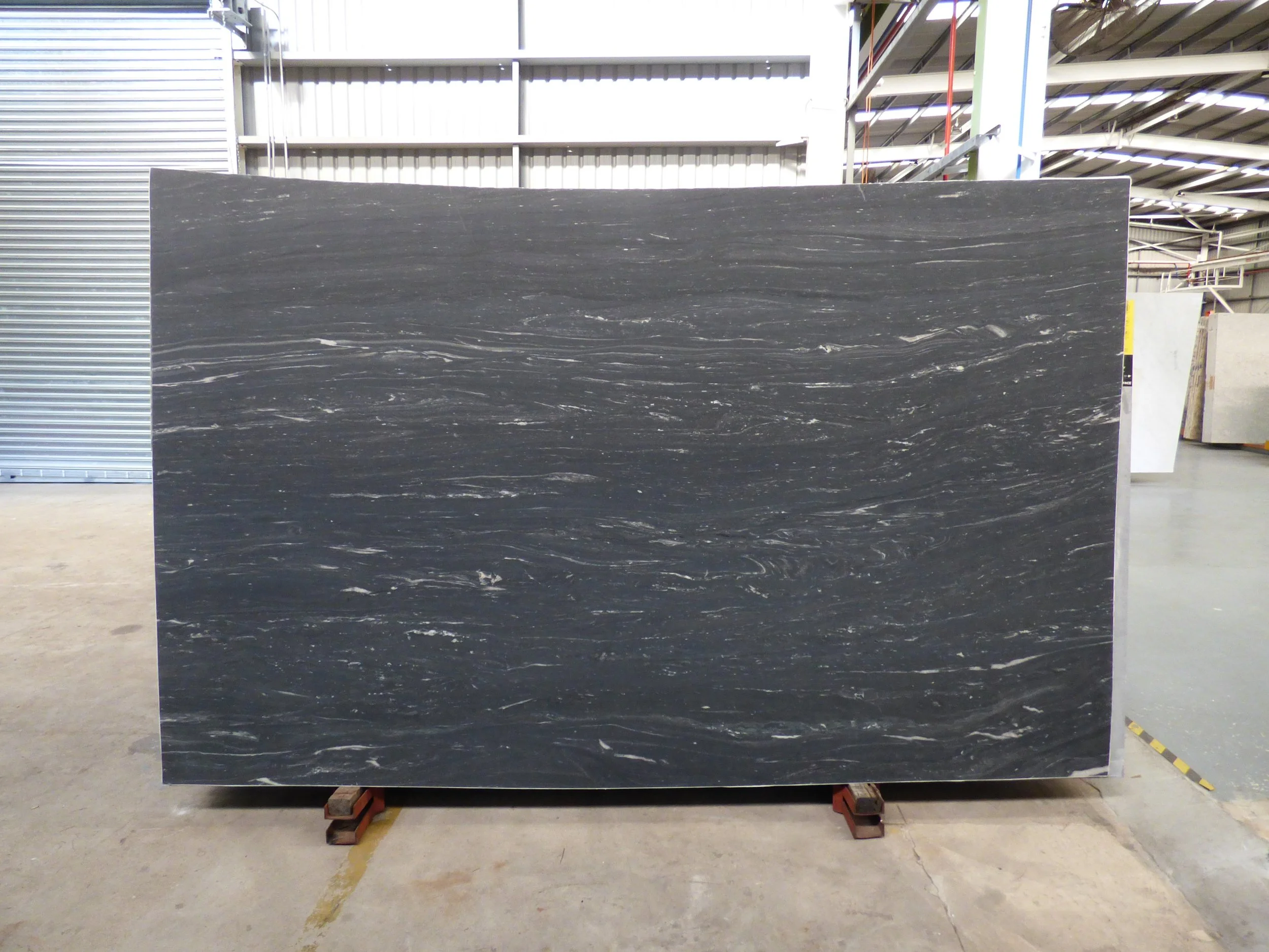 A slab of Makalu 20mm leathered M-0625