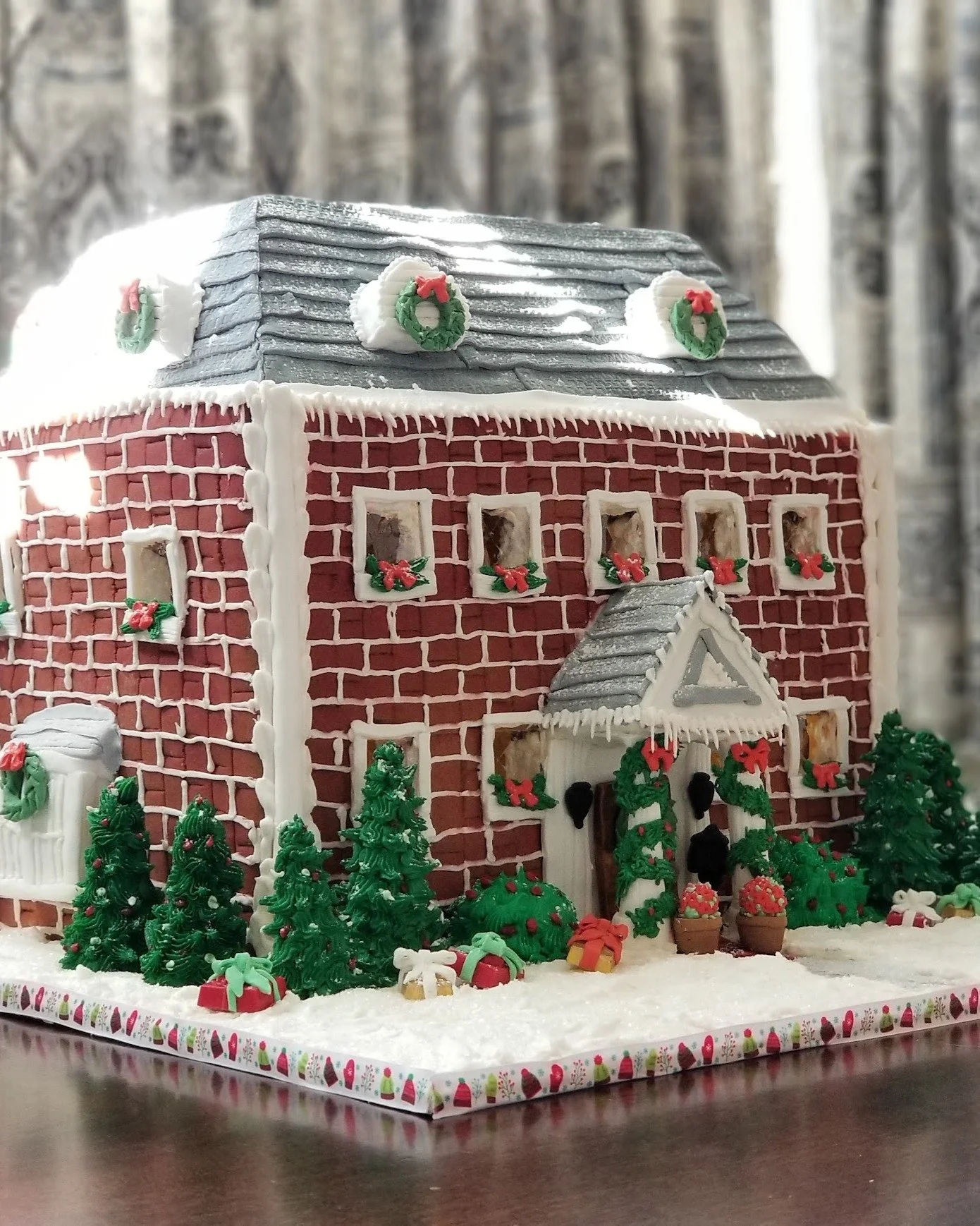 Home Sweet Home. There's nothing like a holiday tour to get you in the mood for playing dress up for the season! 

A few years ago, we decorated our clients' lovely, classic brick residence and even found a talented baker, @debbiemanwarren, to craft 