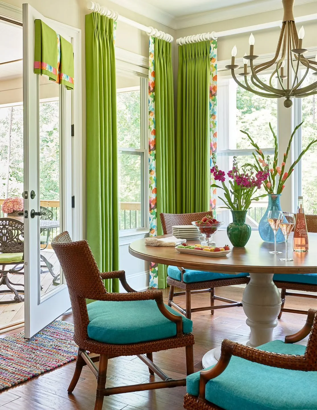 Every day in this breakfast room says "Top o' the mornin" to you! 

To all my Irish people or those who love us, "May your pockets be heavy and your heart be light, may good luck pursue you each morning and night."

#interiordesig