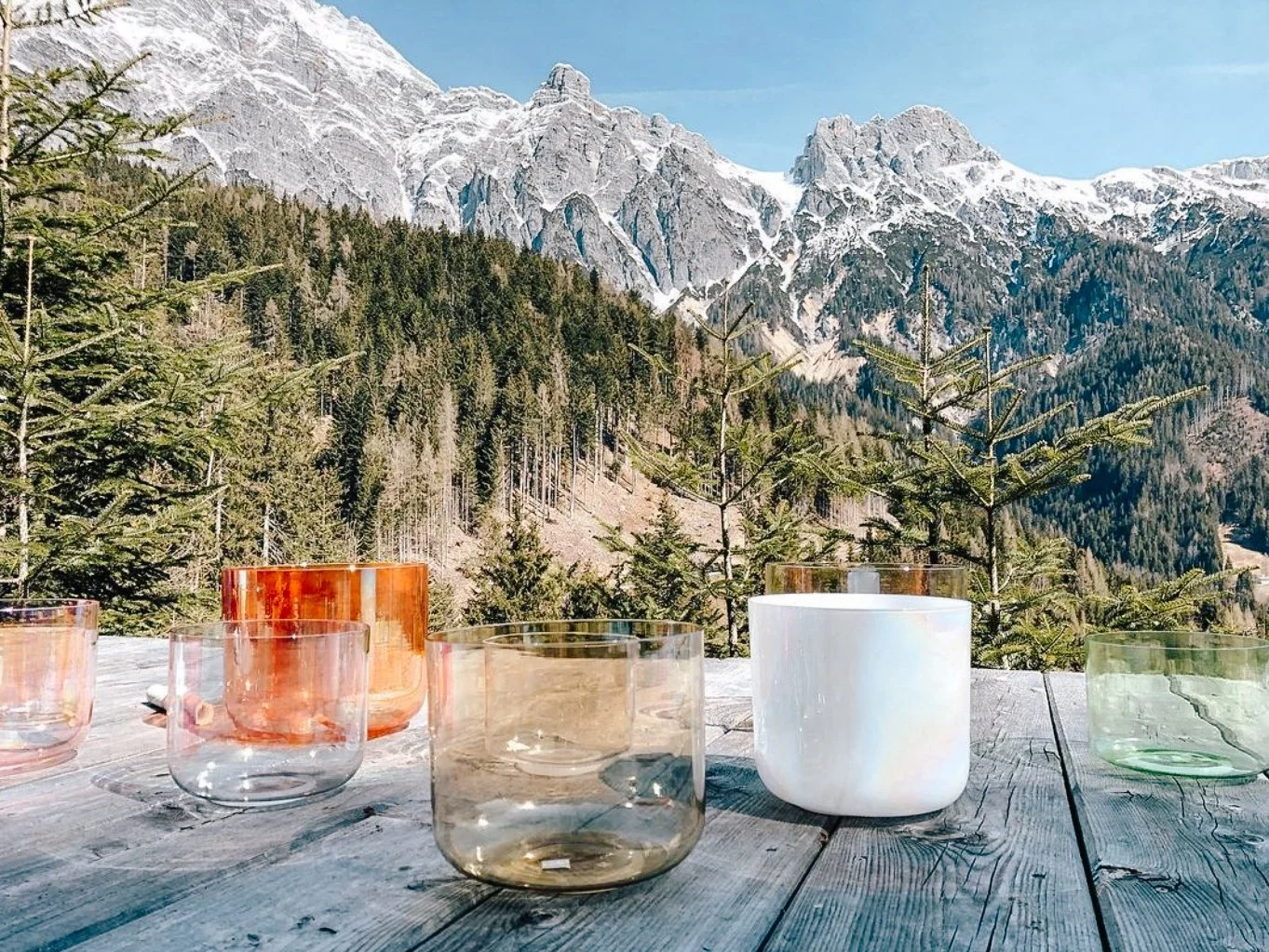 Kristallklangschalen in der Natur – Crystal Singing Bowls für Reisen &amp; Outdoor Sound Healing