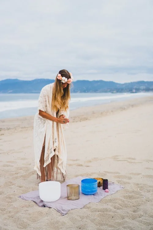 AkashaBowls® Kristallklangschale spielen – Sound Healing Anwendung