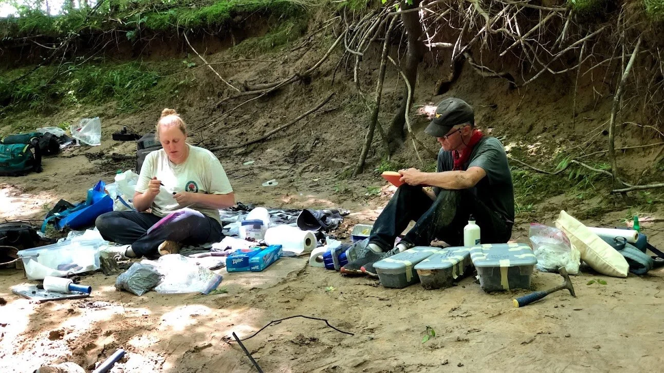 Cori Myers and Warren Allmon wrap fossils and take notes on a sand bar at Owl Creek. (Photo by Rob Ross)