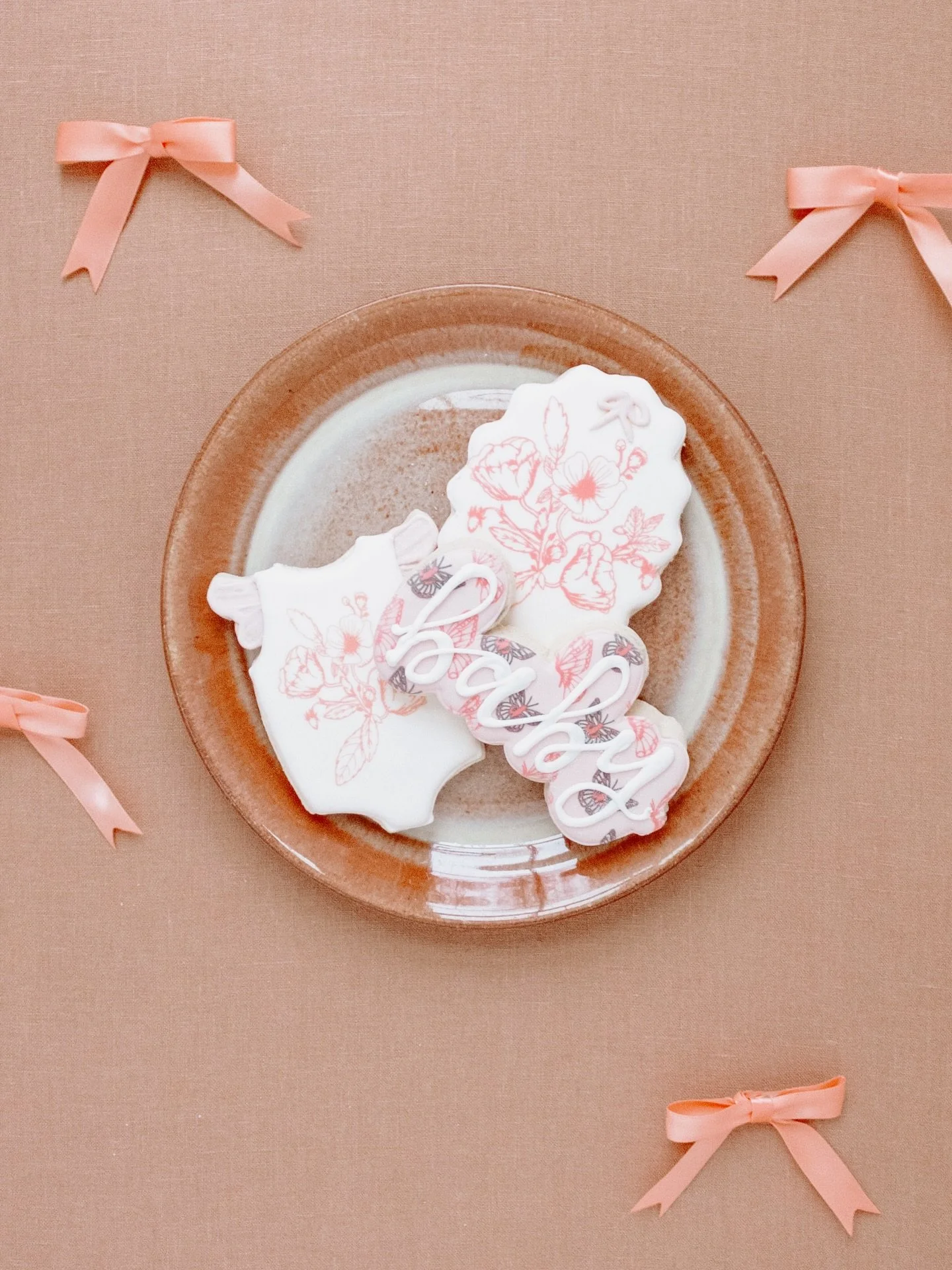 From sketches to the bakery @bitesofindulgence 🦋  Garden party florals made it onto the sweetest baby shower cookies

#
baby shower, illustration, stationer, stationery design, custom baked goods