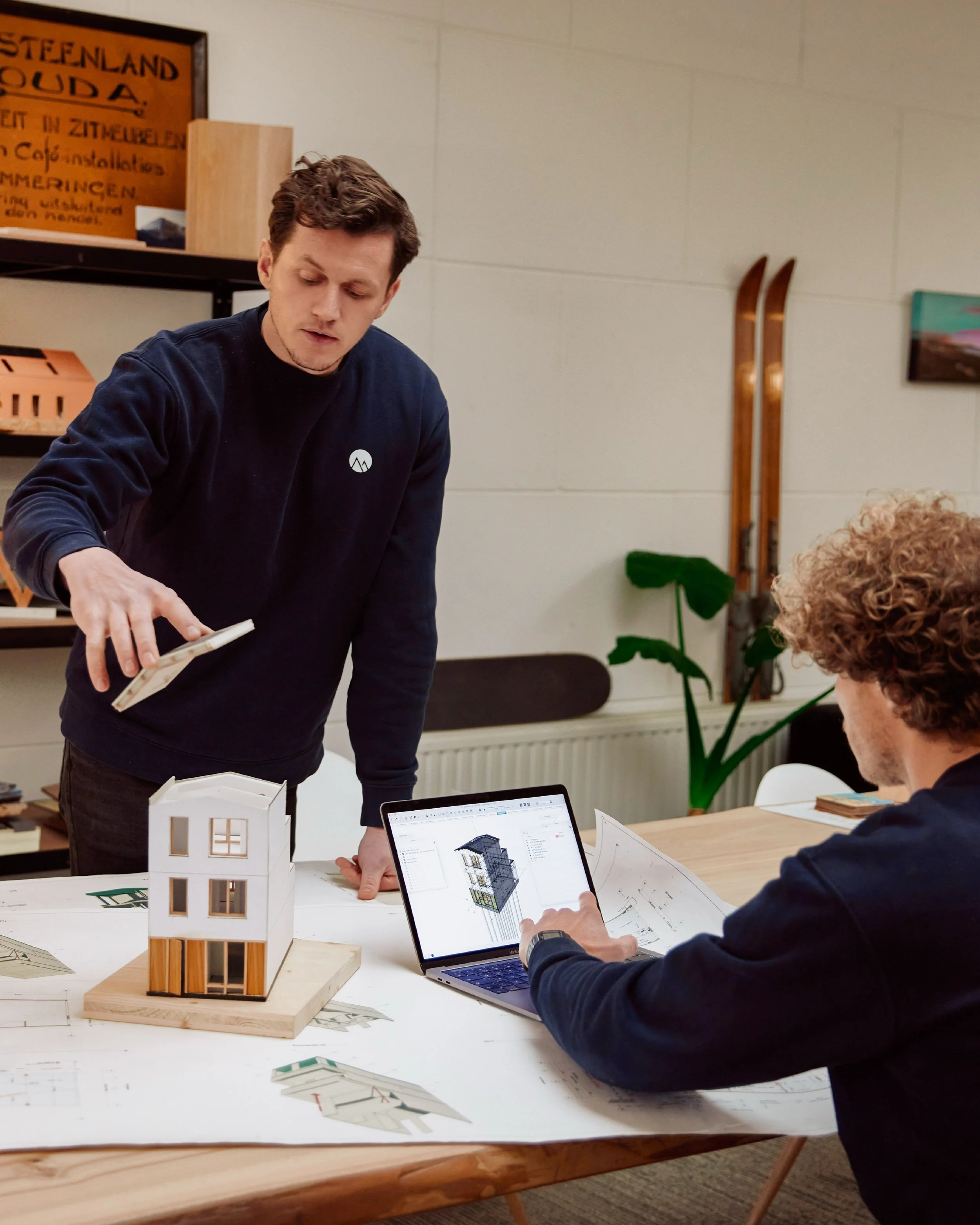 &ldquo;Wat kost jullie bouwmethodiek per m&sup2;?&rdquo; Die vraag krijgen we regelmatig.

Daar is niet zomaar een standaard antwoord op te geven, omdat ieder project anders is. Om een realistische prijsindicatie te kunnen maken, kijken we altijd eer