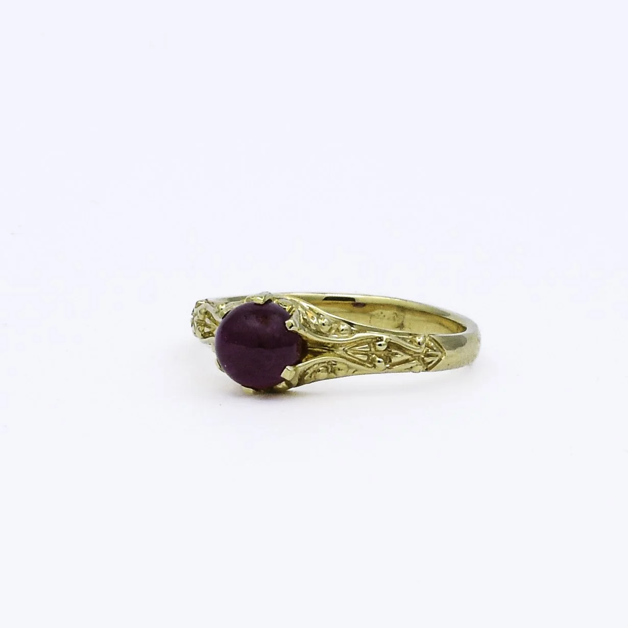 Cabachon ruby ring 2.jpg