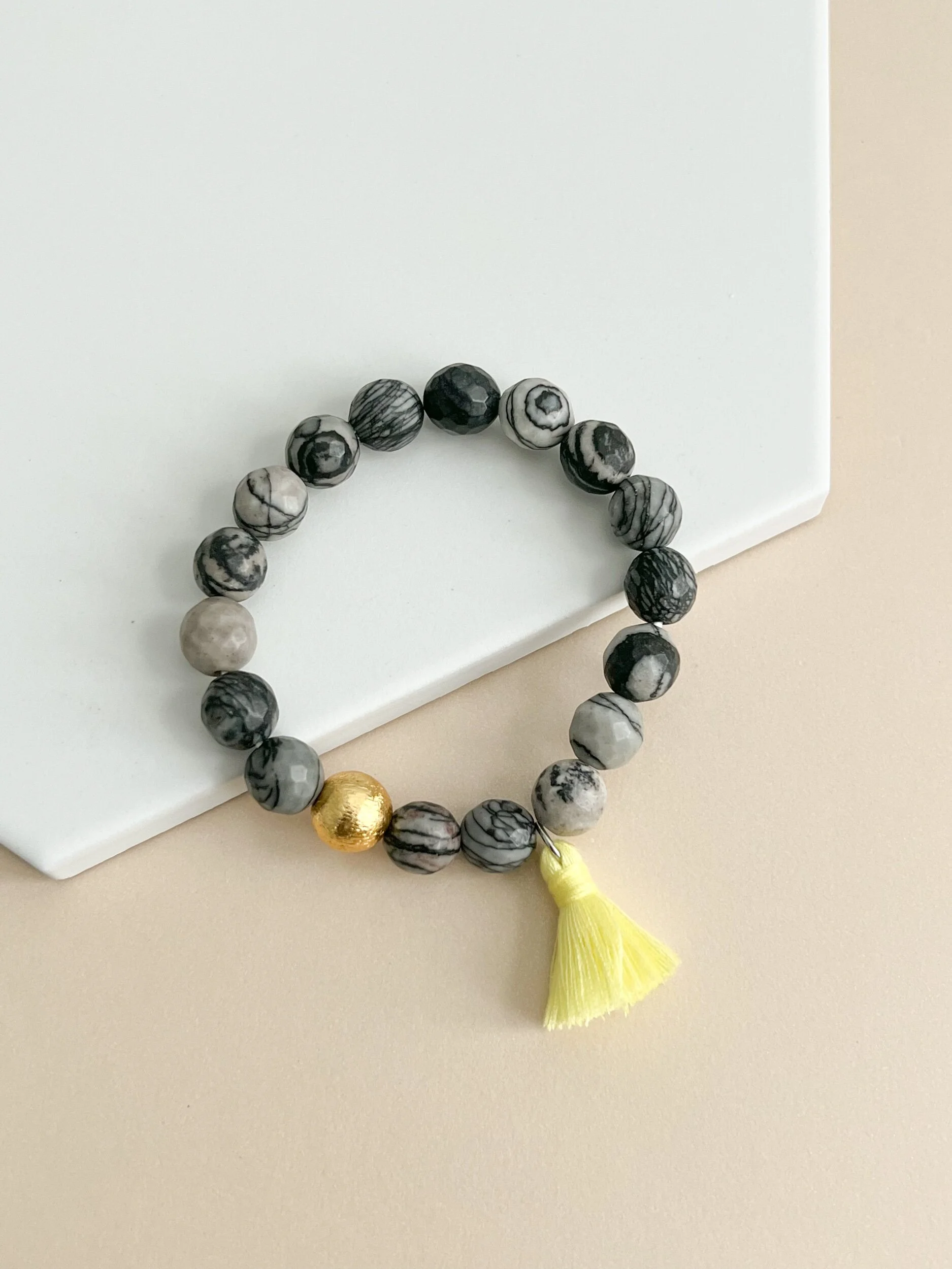 E8703B48-7D8C-428A-B2D1-3A8A657C44FF