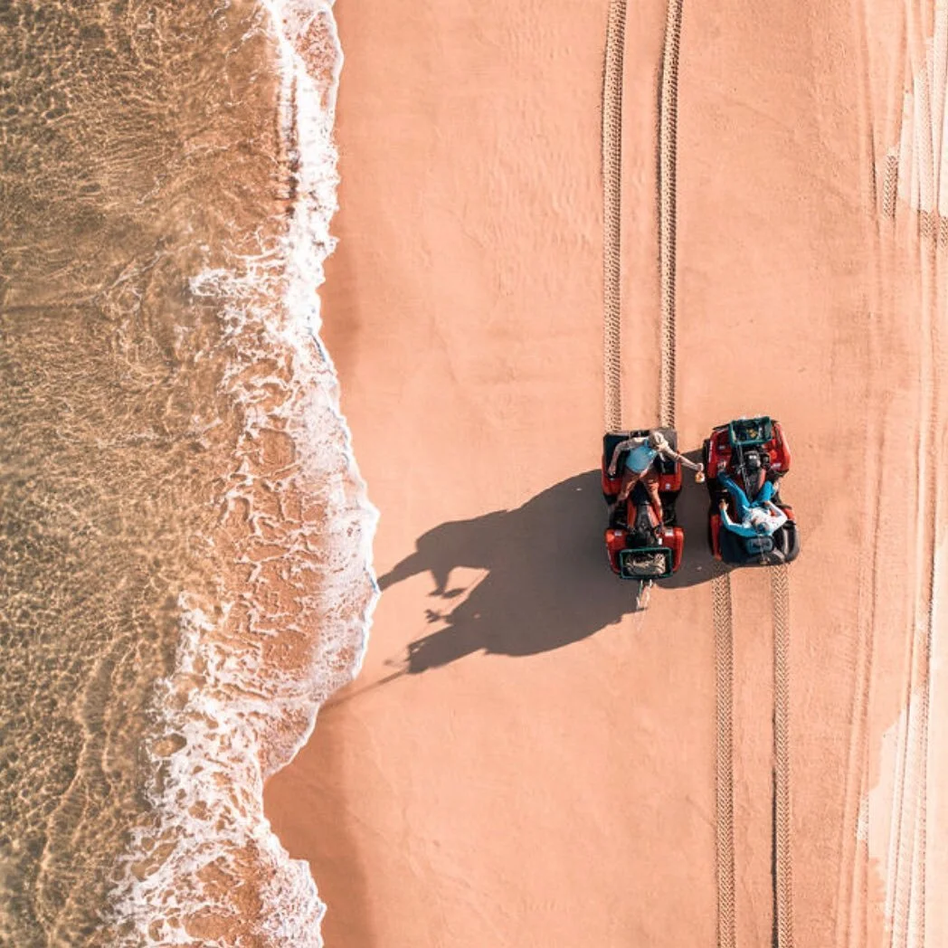 A quick catch up and something the take care of the thirst. Good times in Baja. 

📷 @willgrahamphoto 

@noah_rthompson @jayepping @alecgerbec @frigatereserverum @howlerbros @makoreels @mavenfishing @mavenrodsusa @costasunglasses 

#flyfishing #flyfi