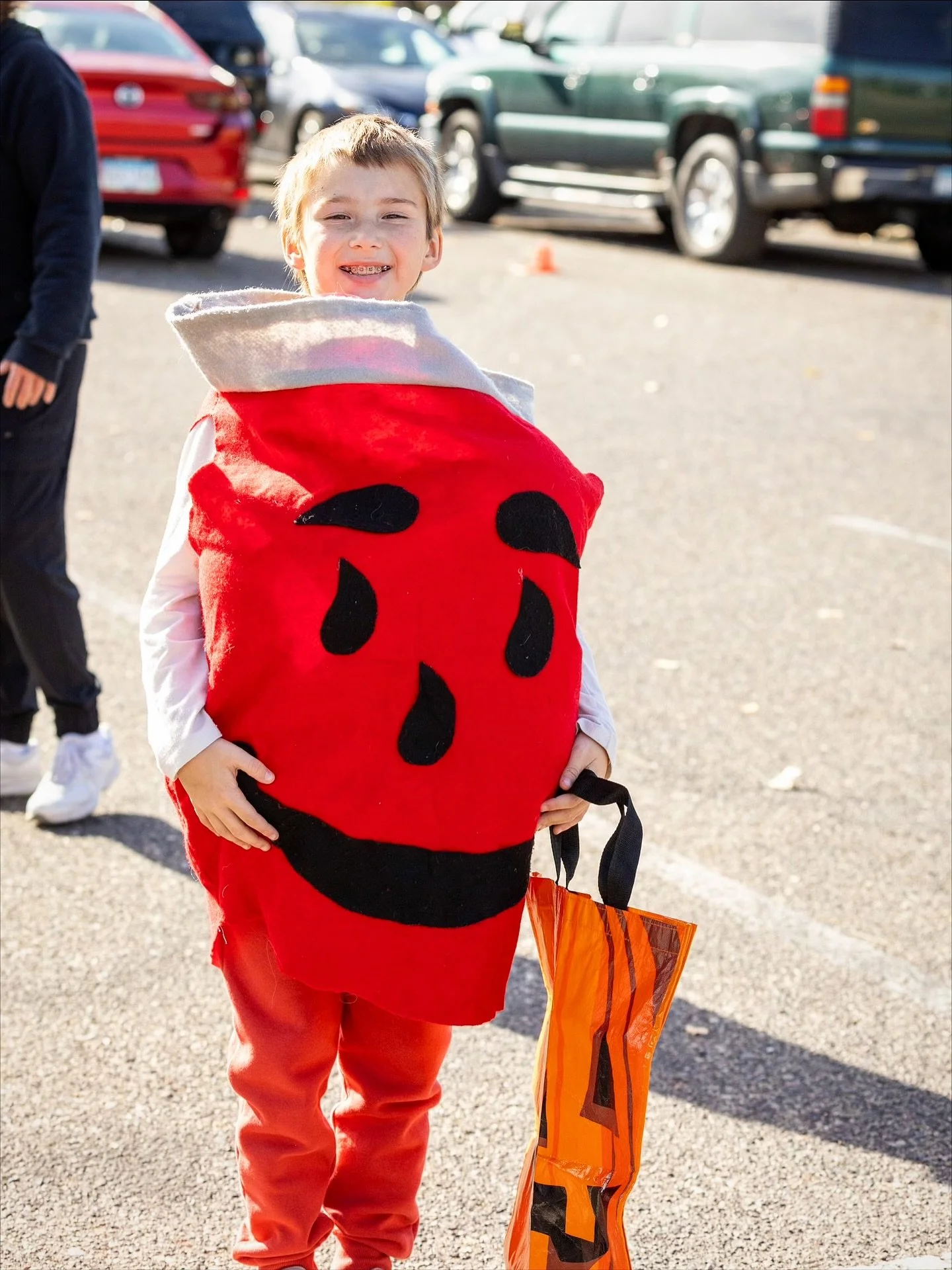Our 6th annual Trunk or Treat goes down tomorrow (Sunday) from 1-3pm!
In addition to treats, beer and good times, we’ll have football on the Jumbotron with food from @garillers and @alchilestreetfood 
Huge thanks to our events sponsors, @plai