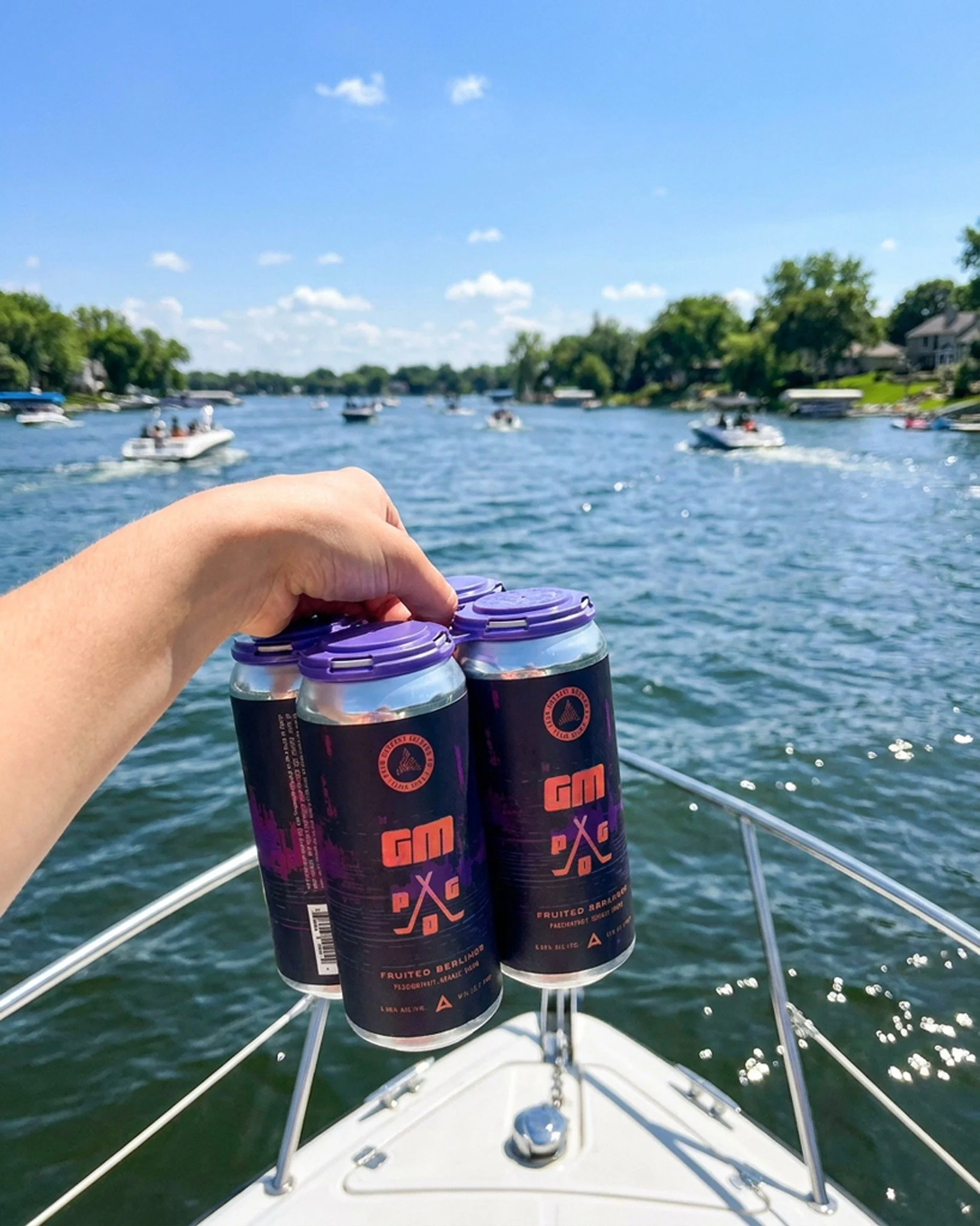Sunday Funday.

Hope everyone had a great 4th!

The celebration continues whether you're on the lake or on the patio.

We've got @redrocketpizzacompany is here and we have a variety of amazing beverages to choose from.

GM - POG Fruited Berliner (5.0