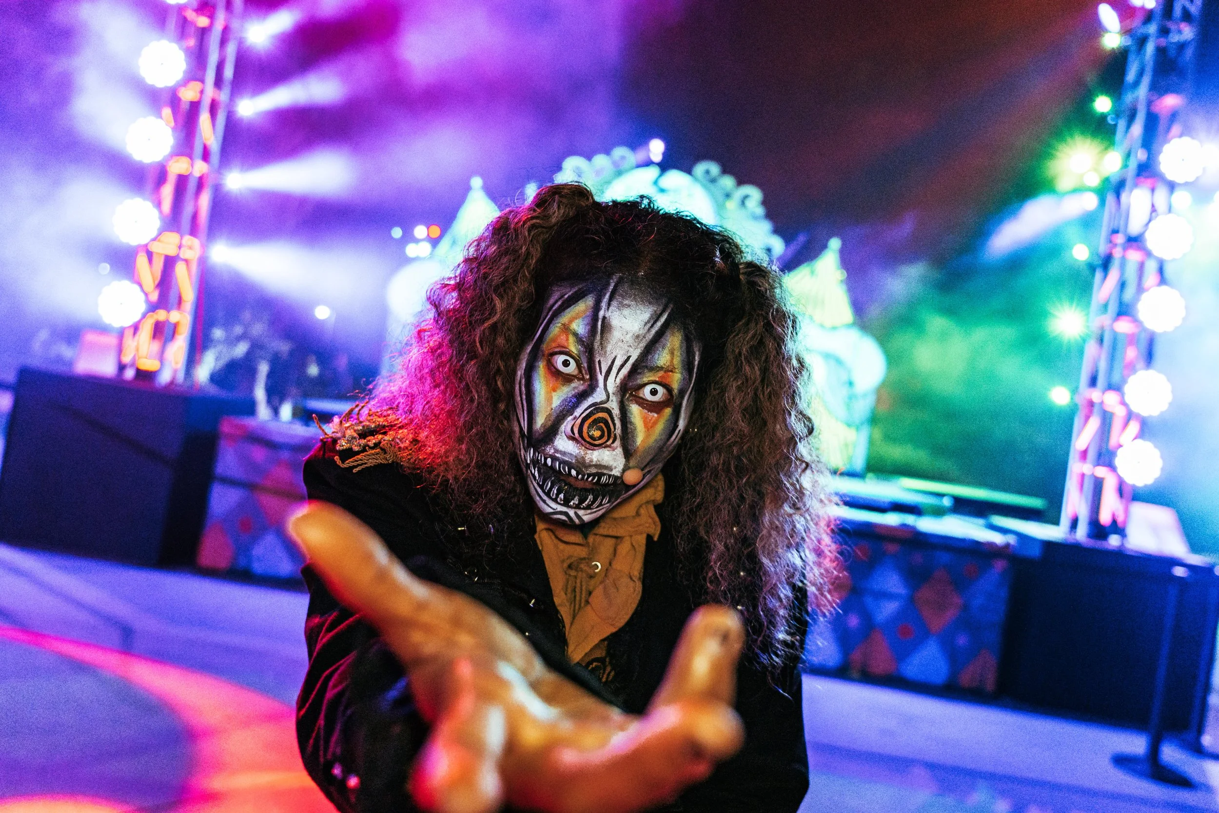 Howl-O-Scream 2023 - Clown-min.jpg