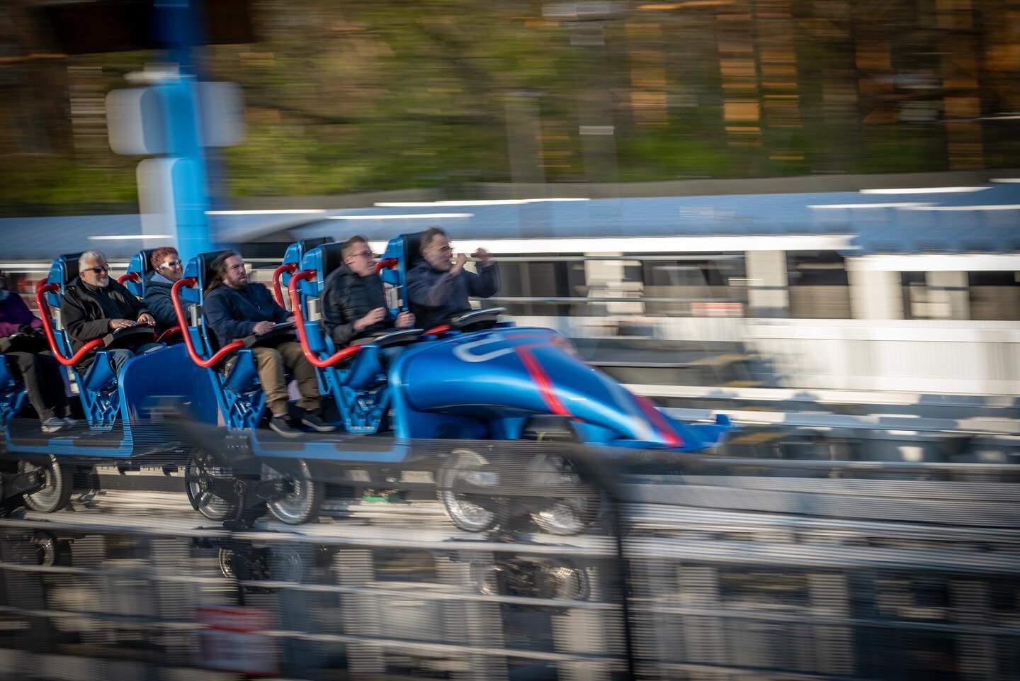 These trains ride as good as they look!! Loving the modern racing aesthetic!! Do these look better than the original Dragster trains?
.
🎢 Top Thrill 2 - Cedar Point (@cedarpoint)
.
.
⚙️ Antonio Zamperla spA (@zamperlacoasters) 
.
.
📸: @cedarpoint 
