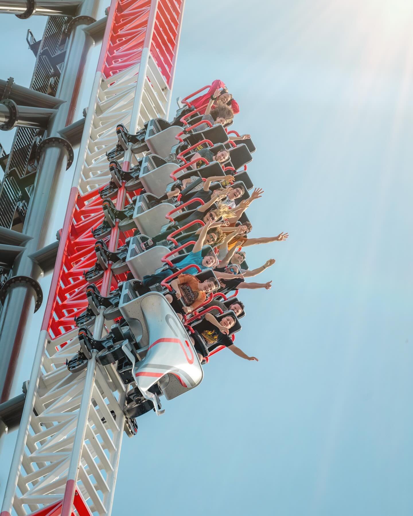 Top Thrill 2 is FUN!! Say what you will about what it no longer is, but it is still so much hands-up, crazy fast, airtime-filled fun!! 
.
🎢 Top Thrill 2 - Cedar Point (@cedarpoint)
.
.
⚙️ Antonio Zamperla spA (@zamperlacoasters) 
.
.
📸: @cedarpoint
