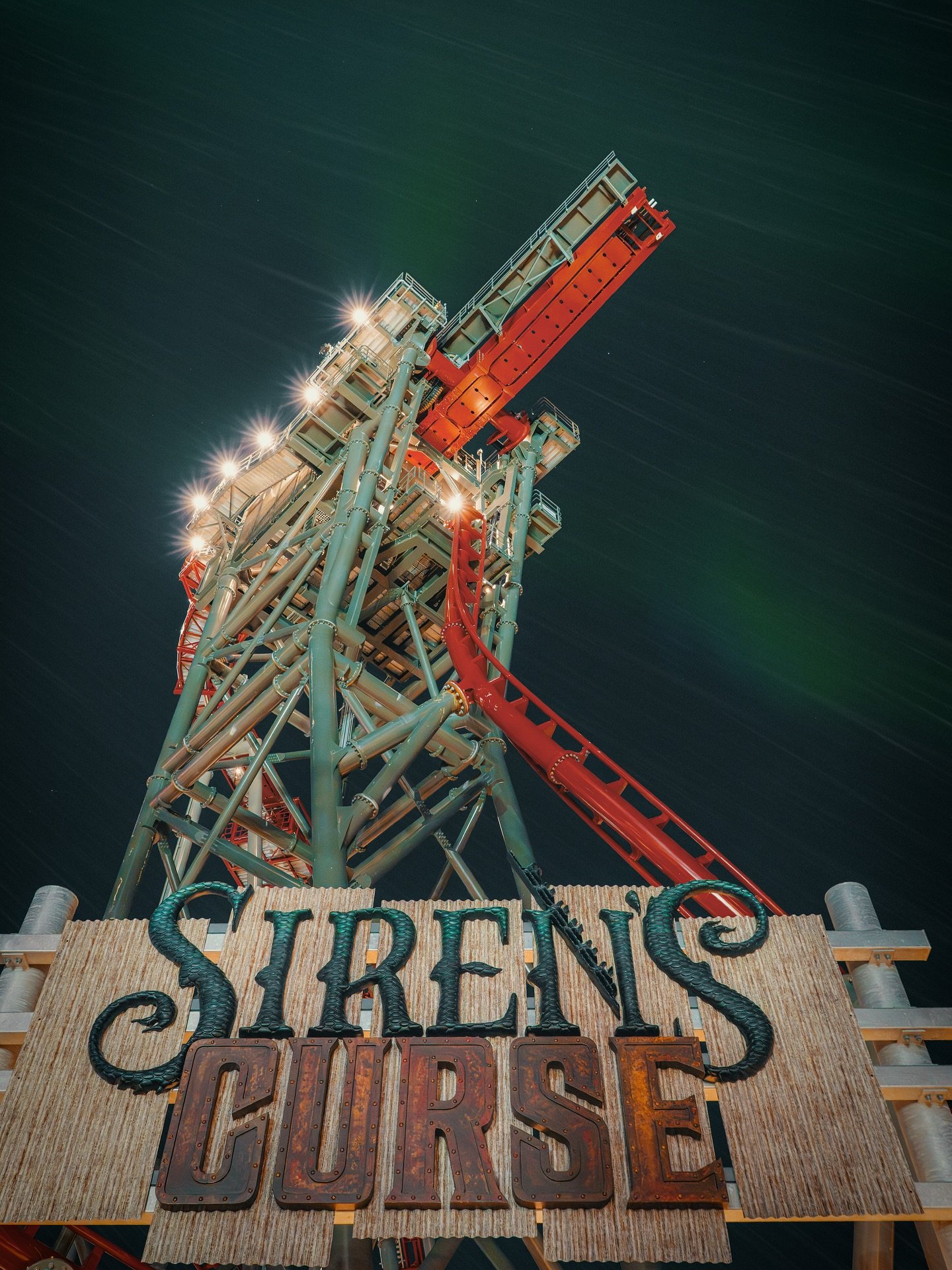 It&rsquo;s almost time to brave the mysteries of the deep on Siren&rsquo;s Curse! Who will you be riding with?!
.
📸: @park_paradise 
.
#rollercoaster&nbsp;#coasters&nbsp;#freizeitpark&nbsp;#achterbahn&nbsp;#monta&ntilde;arusa&nbsp;#parquedediversoes